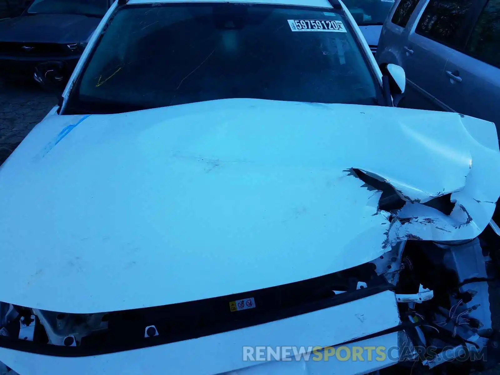 7 Фотография поврежденного автомобиля 2T3W1RFV5KW011282 TOYOTA RAV4 2019