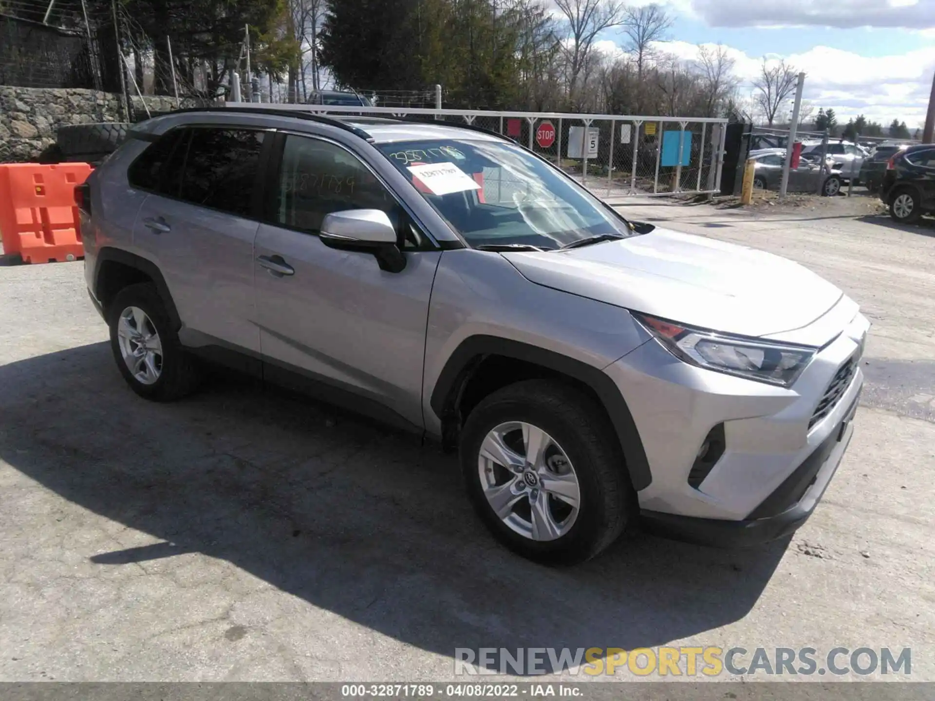 1 Photograph of a damaged car 2T3W1RFV5KW013159 TOYOTA RAV4 2019