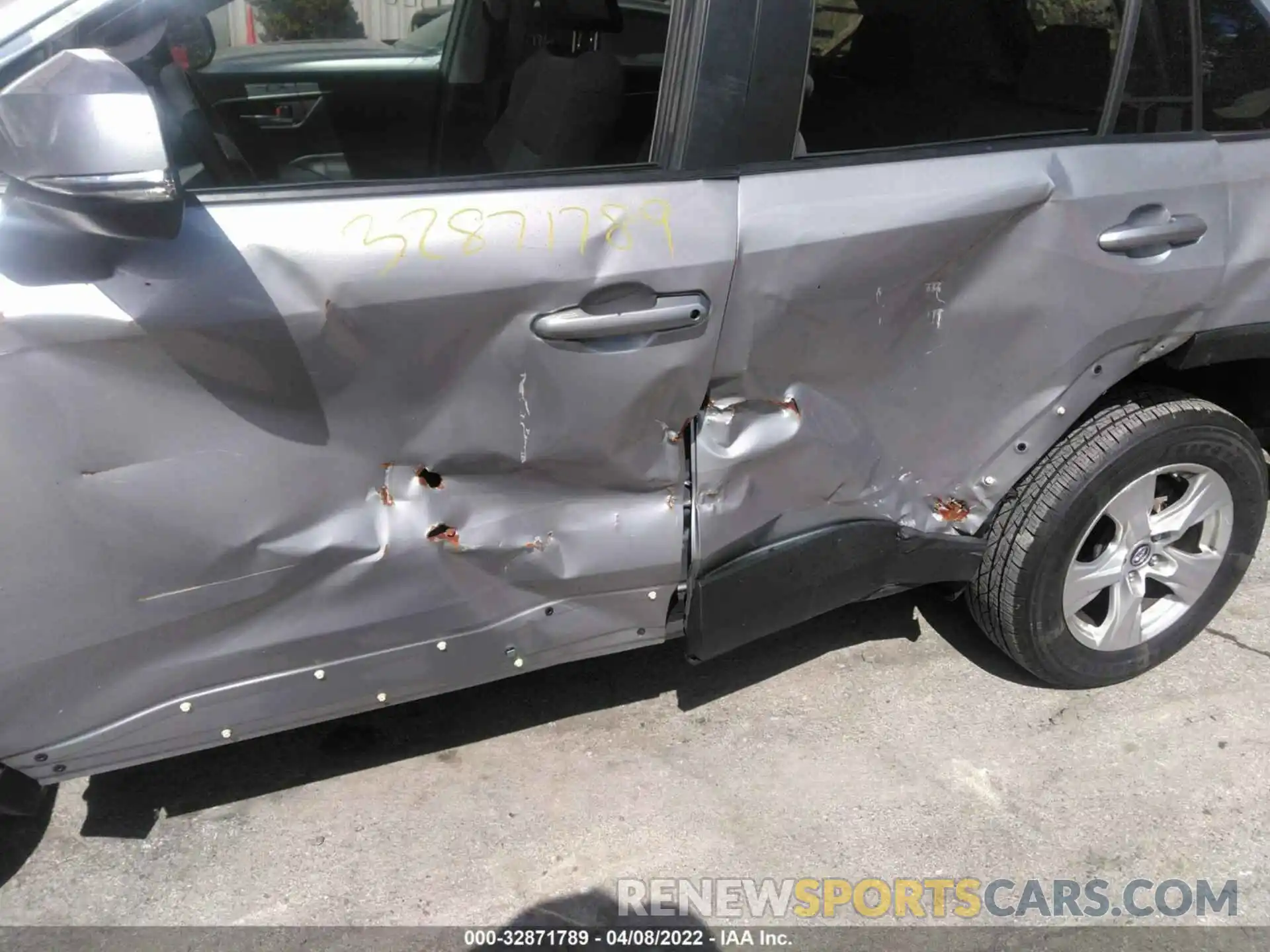 6 Photograph of a damaged car 2T3W1RFV5KW013159 TOYOTA RAV4 2019