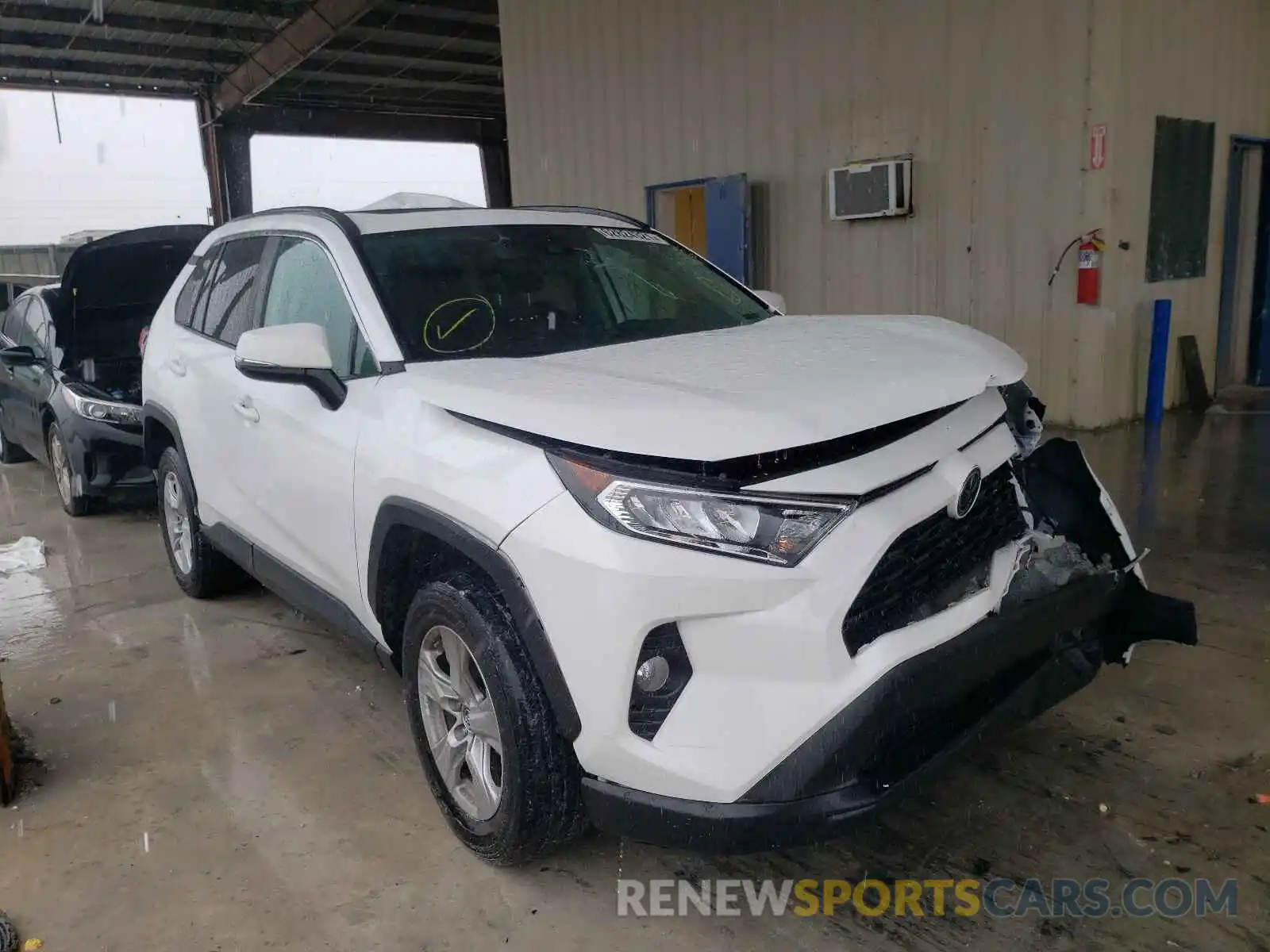 1 Photograph of a damaged car 2T3W1RFV5KW013162 TOYOTA RAV4 2019