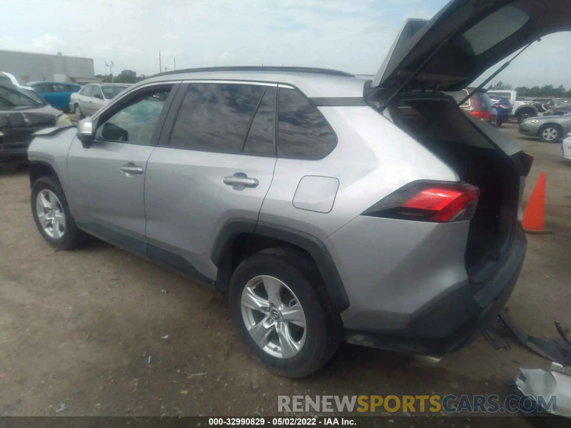 3 Photograph of a damaged car 2T3W1RFV5KW015381 TOYOTA RAV4 2019