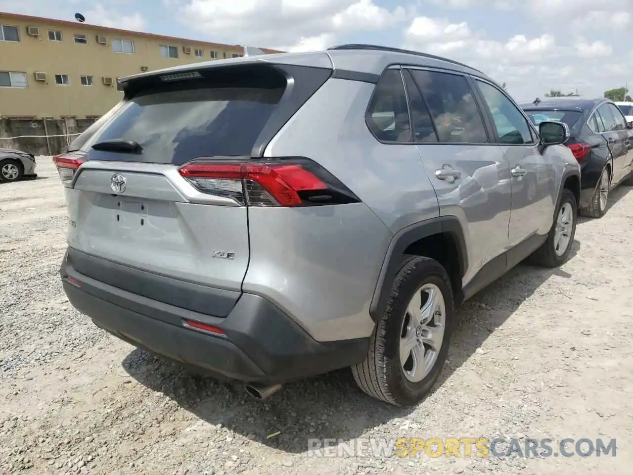 4 Photograph of a damaged car 2T3W1RFV5KW019320 TOYOTA RAV4 2019