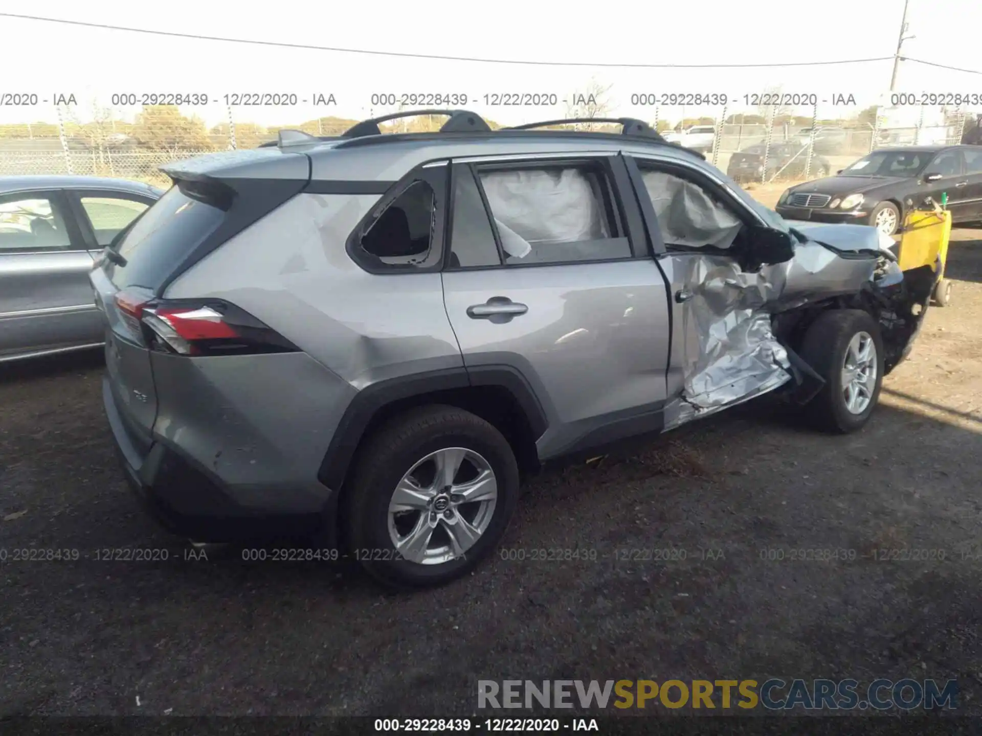 4 Photograph of a damaged car 2T3W1RFV5KW020211 TOYOTA RAV4 2019