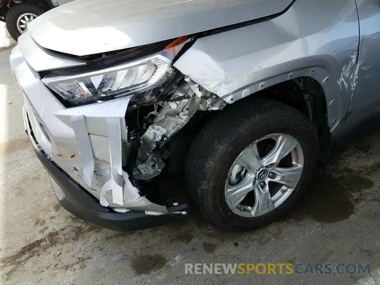 9 Photograph of a damaged car 2T3W1RFV5KW020905 TOYOTA RAV4 2019