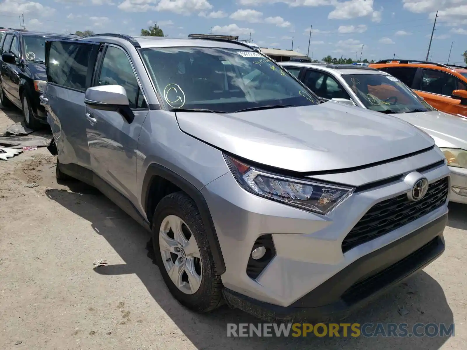 1 Photograph of a damaged car 2T3W1RFV5KW024825 TOYOTA RAV4 2019