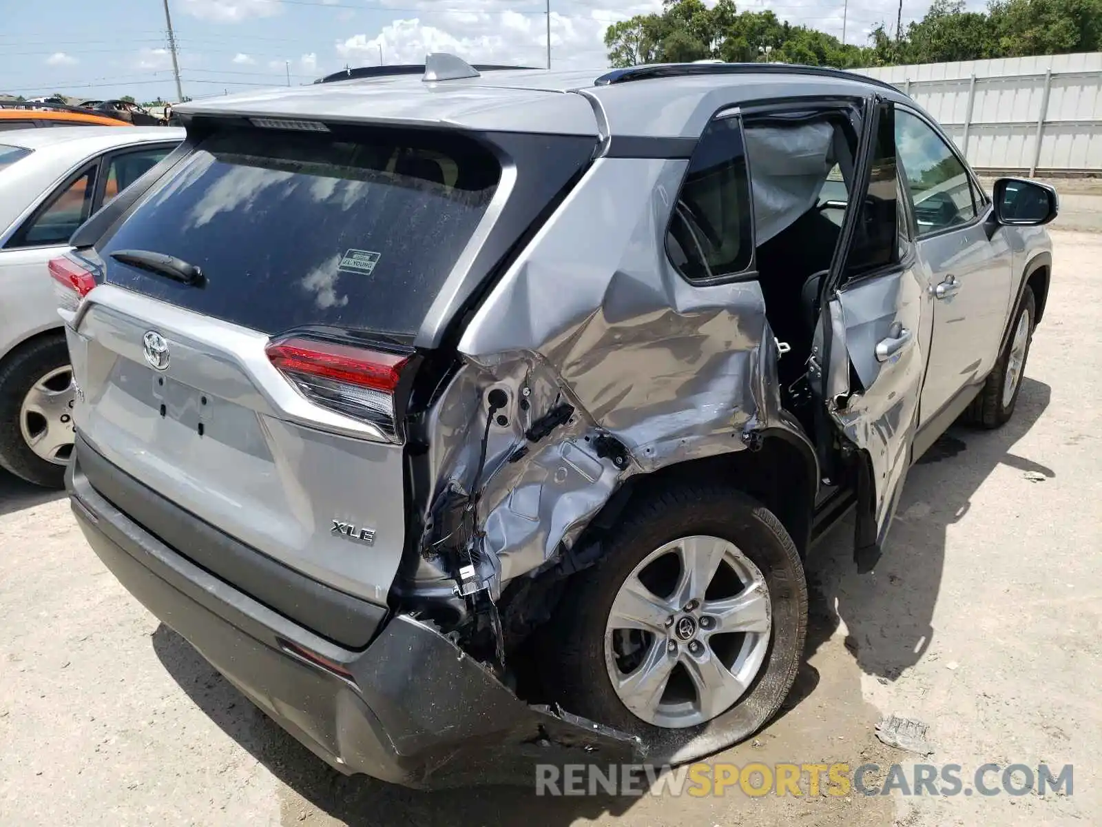 4 Photograph of a damaged car 2T3W1RFV5KW024825 TOYOTA RAV4 2019