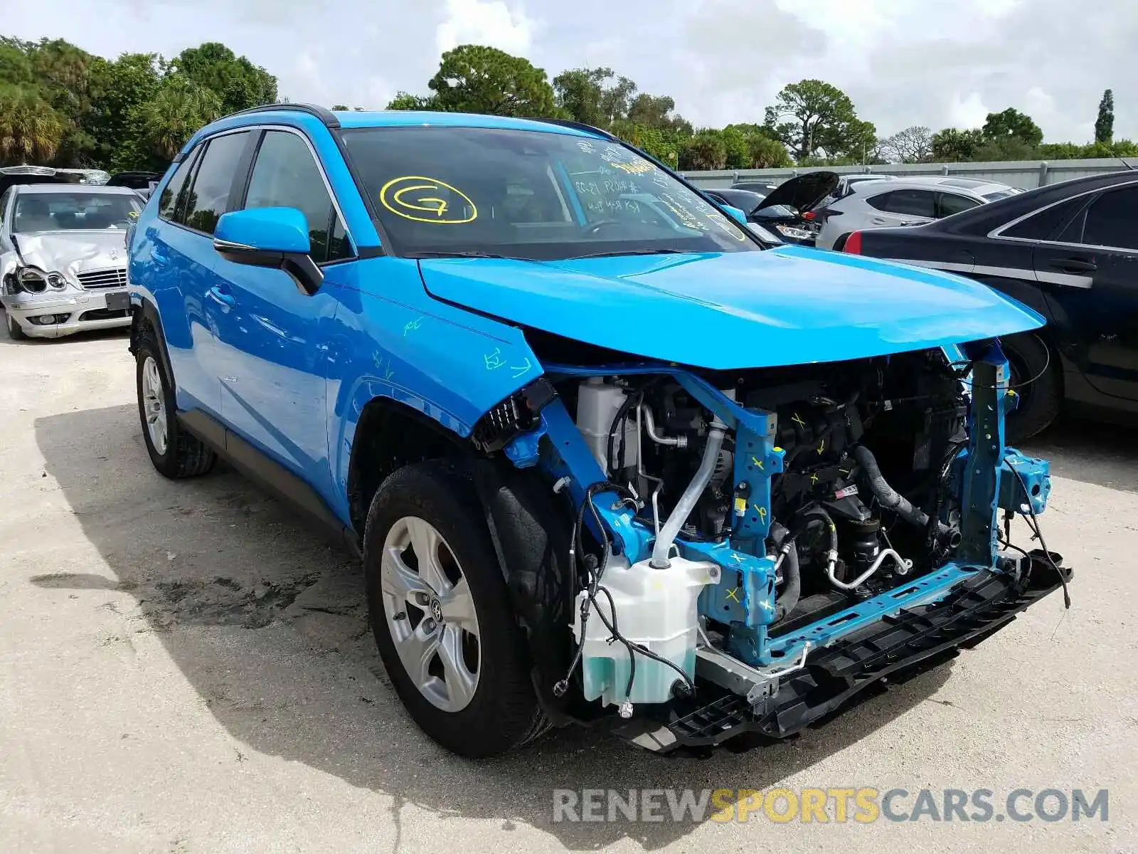 1 Photograph of a damaged car 2T3W1RFV5KW025022 TOYOTA RAV4 2019