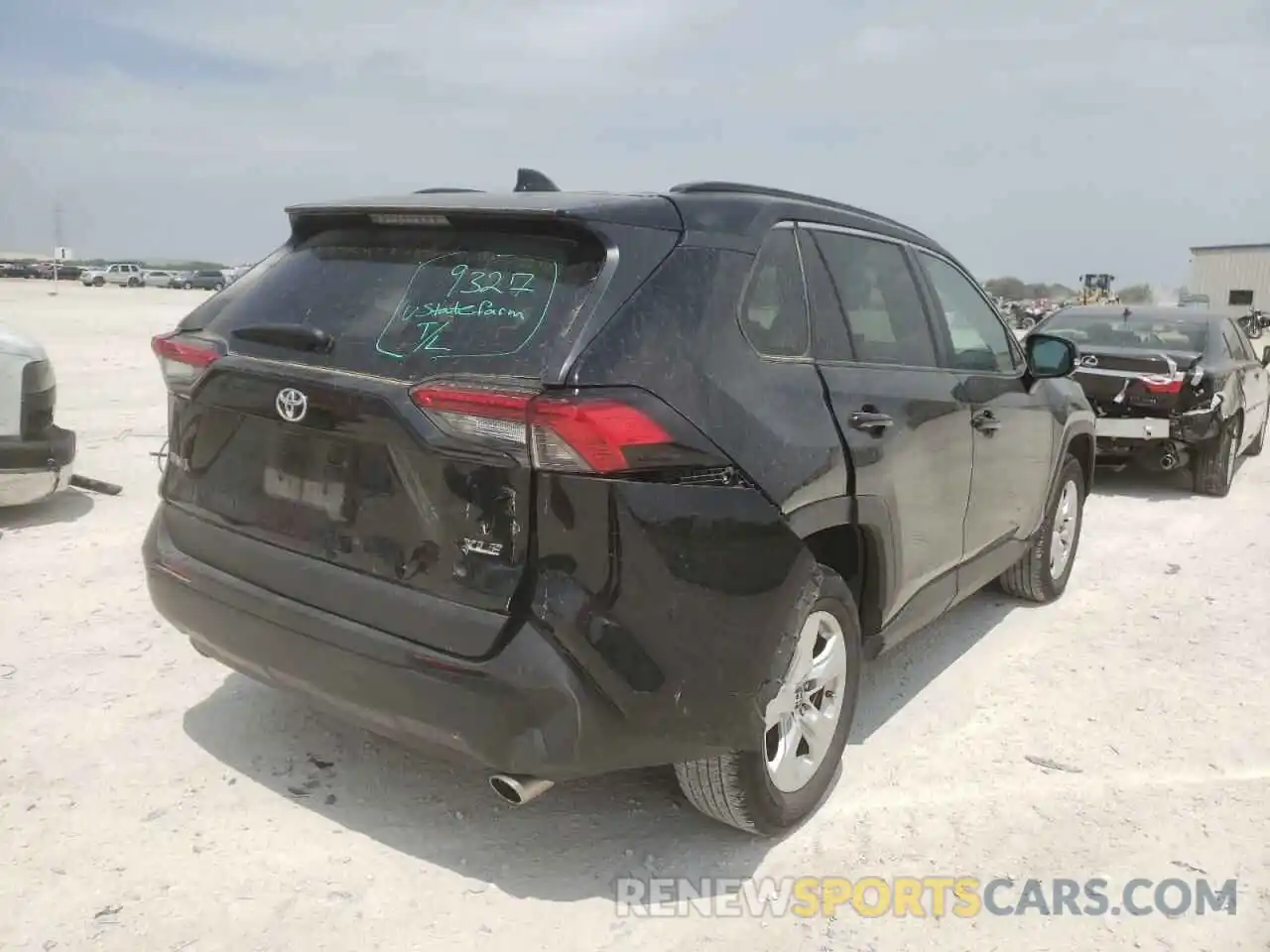 4 Photograph of a damaged car 2T3W1RFV5KW026655 TOYOTA RAV4 2019