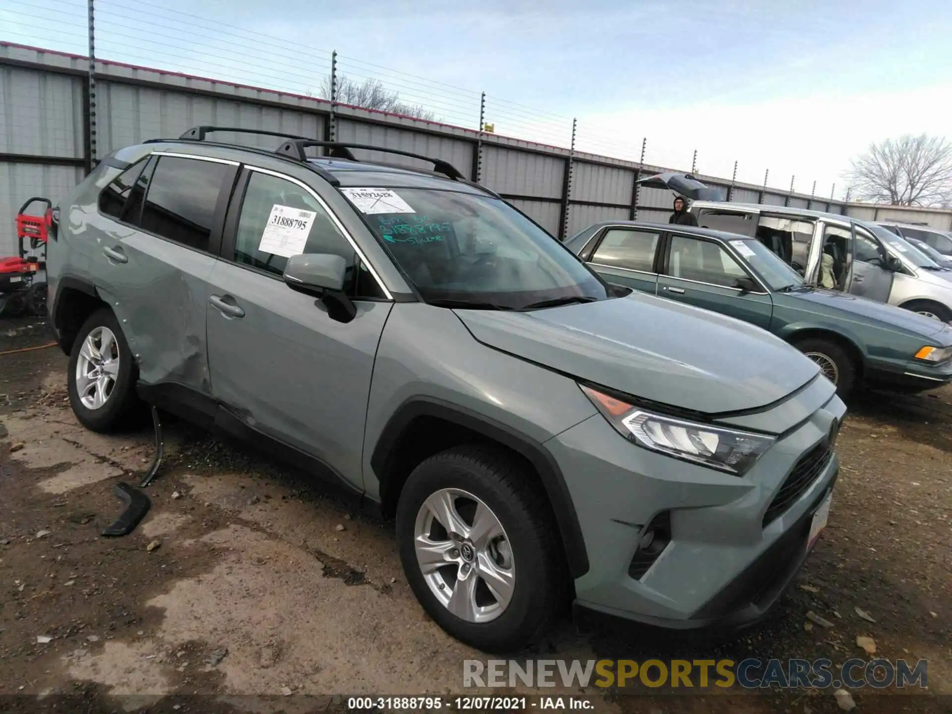 1 Photograph of a damaged car 2T3W1RFV5KW029152 TOYOTA RAV4 2019