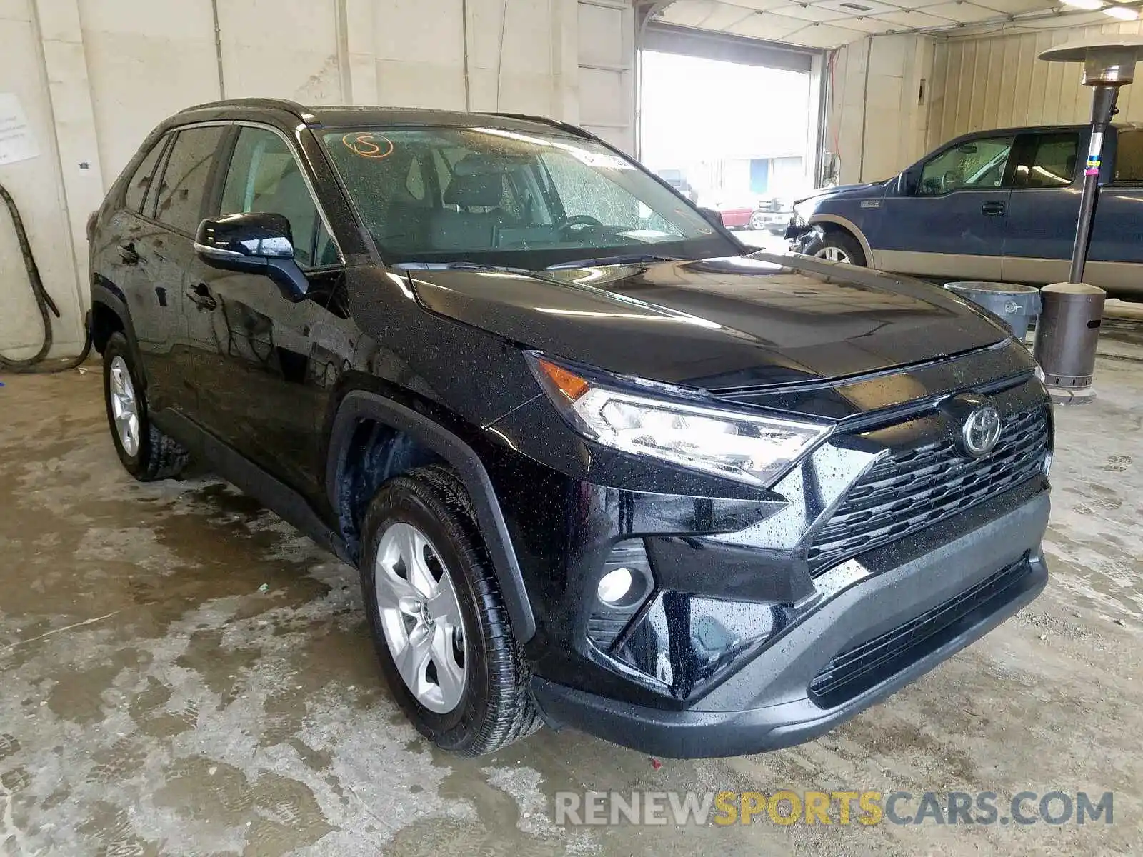 1 Photograph of a damaged car 2T3W1RFV5KW030057 TOYOTA RAV4 2019