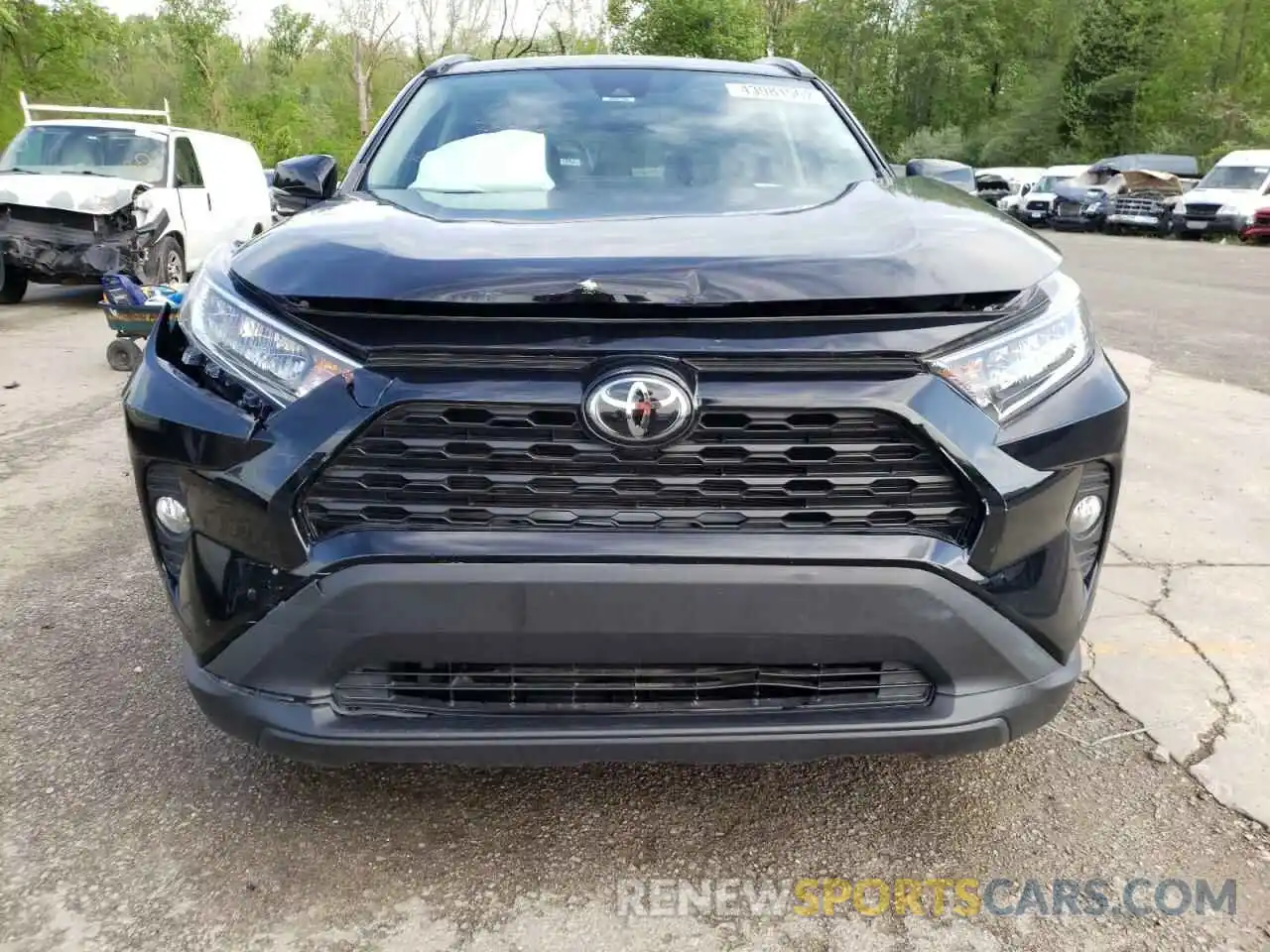 9 Photograph of a damaged car 2T3W1RFV5KW030141 TOYOTA RAV4 2019