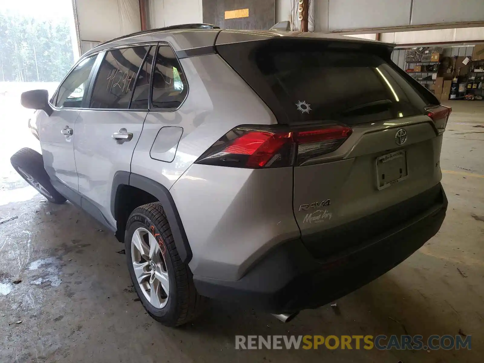 3 Photograph of a damaged car 2T3W1RFV5KW032861 TOYOTA RAV4 2019