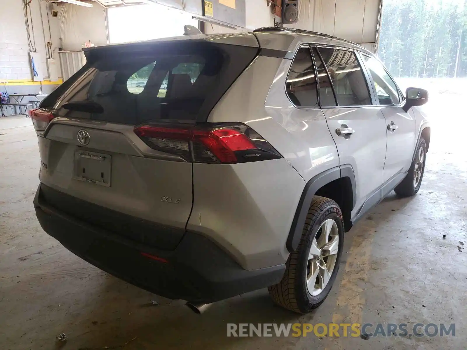 4 Photograph of a damaged car 2T3W1RFV5KW032861 TOYOTA RAV4 2019