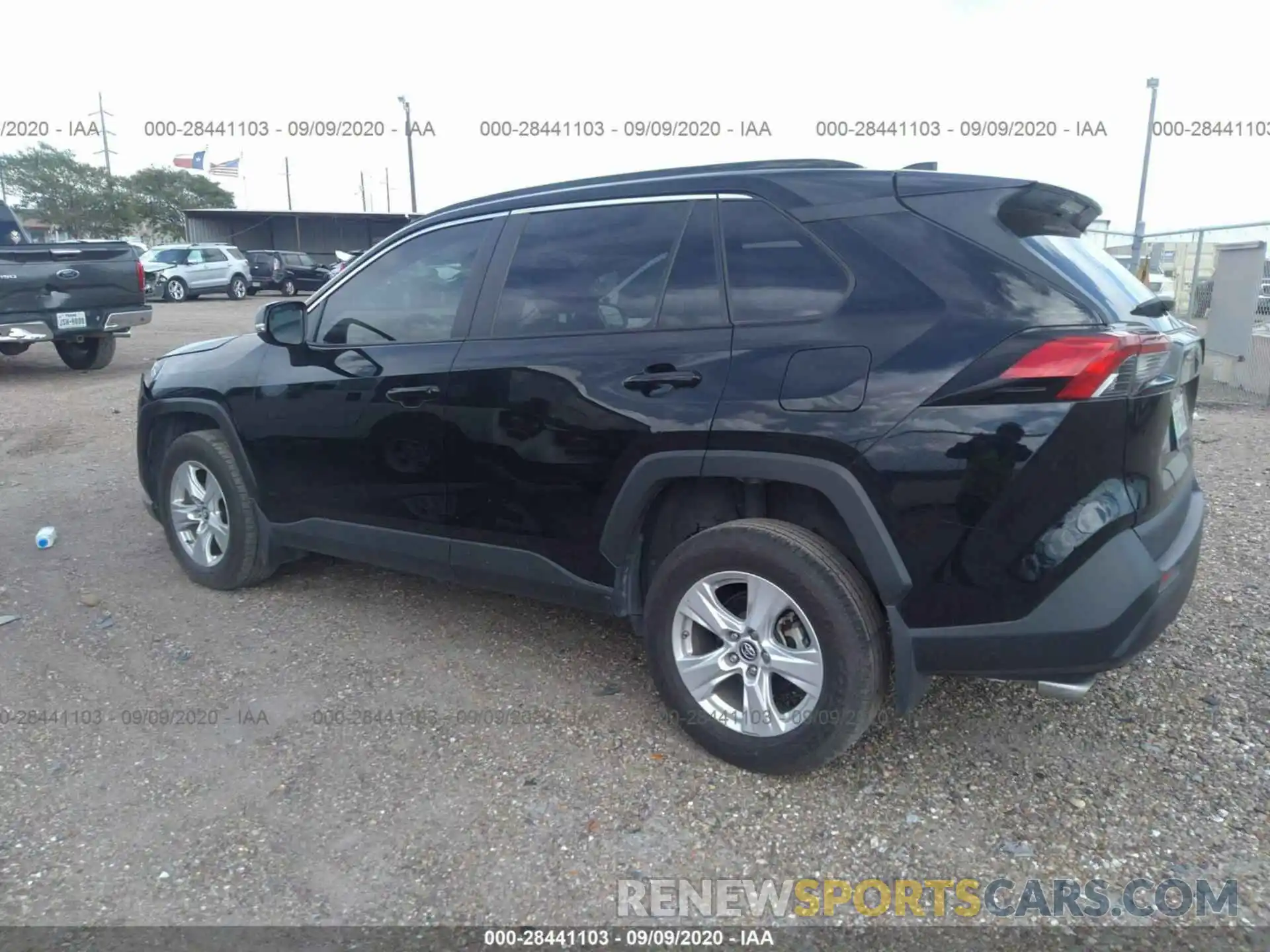 3 Photograph of a damaged car 2T3W1RFV5KW033606 TOYOTA RAV4 2019