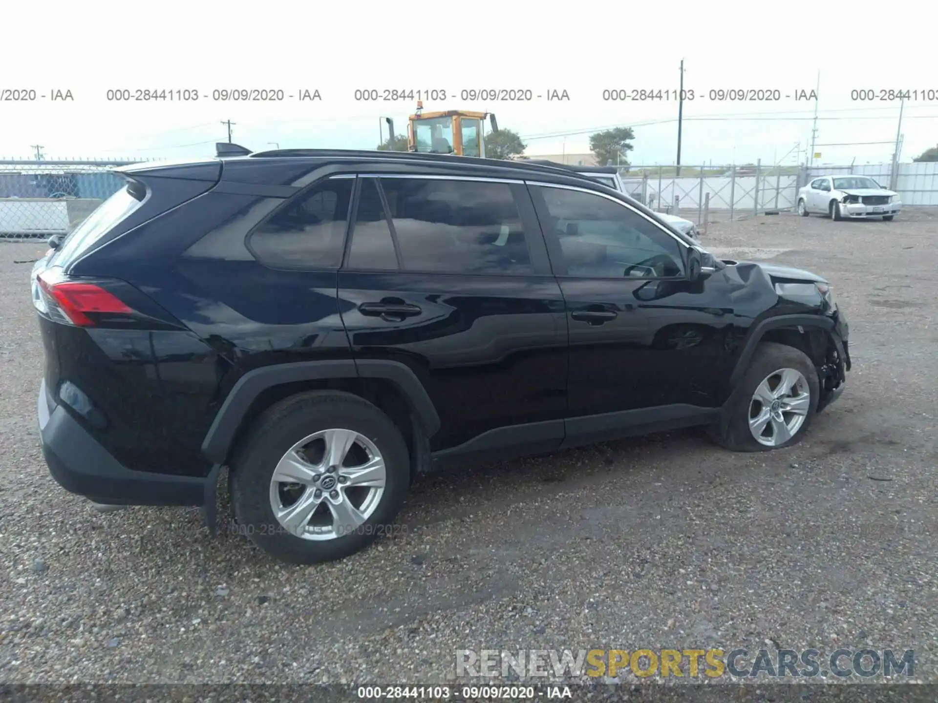 4 Photograph of a damaged car 2T3W1RFV5KW033606 TOYOTA RAV4 2019