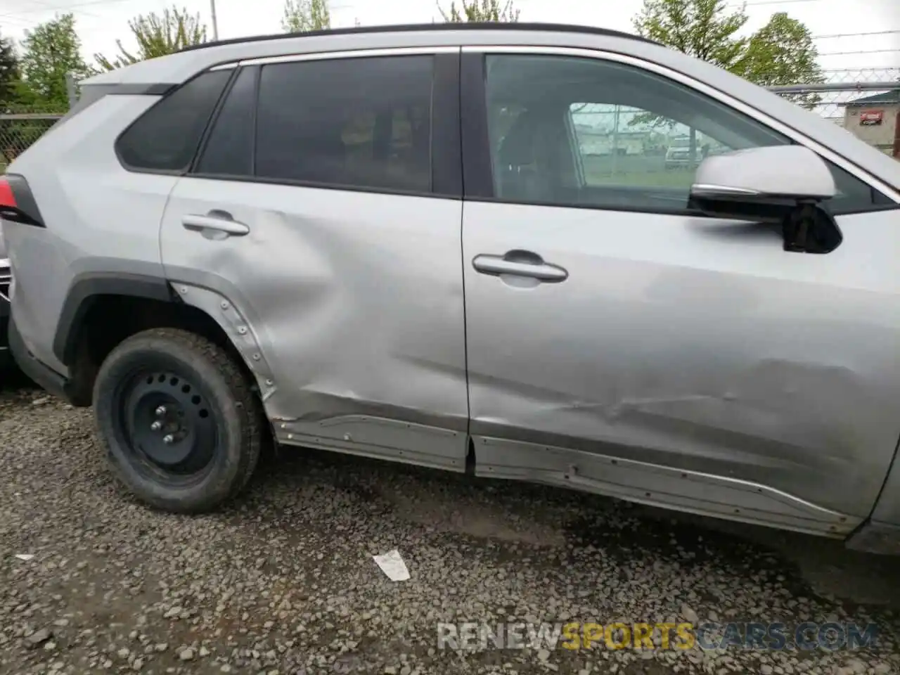 9 Photograph of a damaged car 2T3W1RFV5KW040376 TOYOTA RAV4 2019