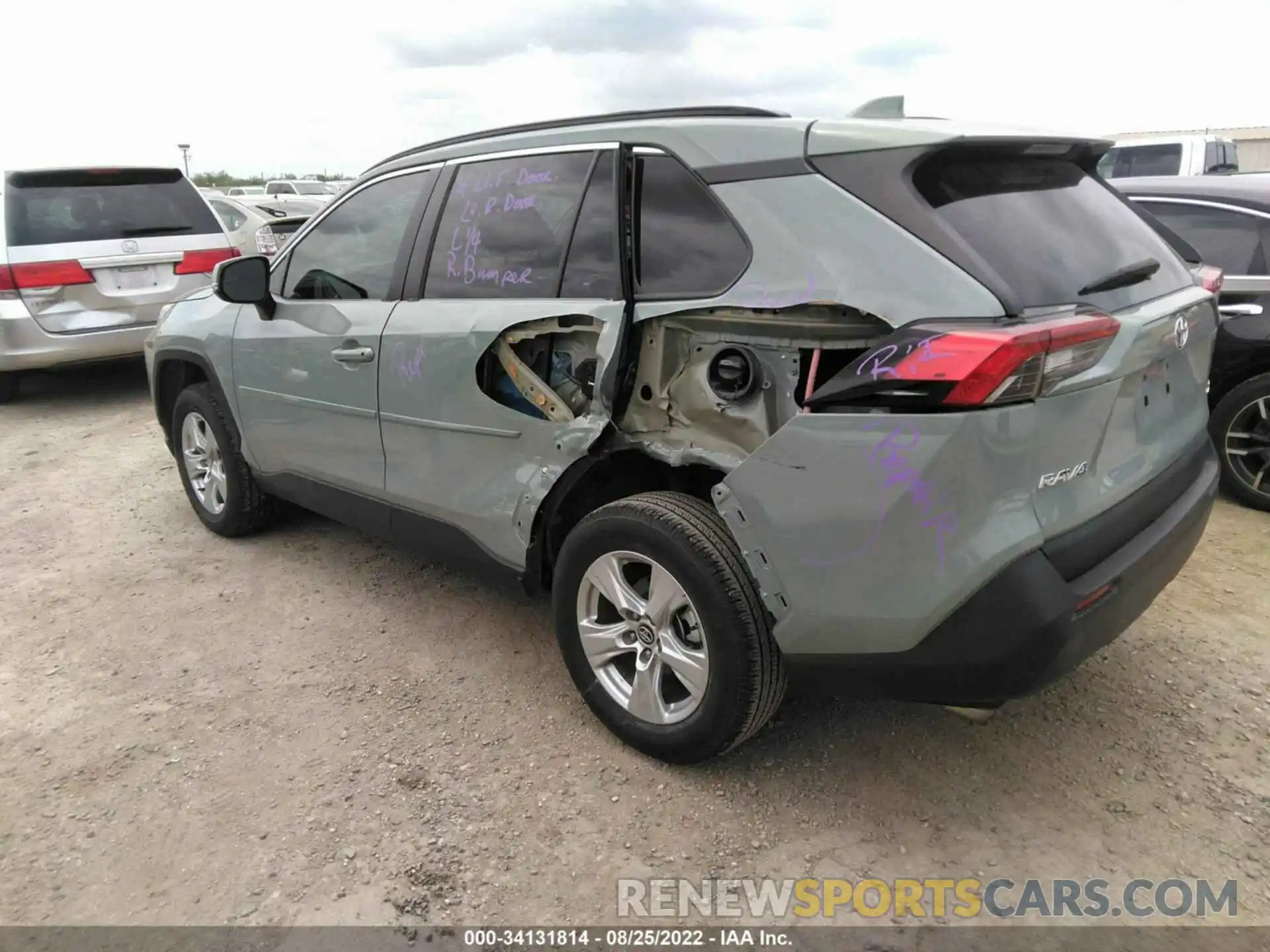 3 Photograph of a damaged car 2T3W1RFV6KC006139 TOYOTA RAV4 2019