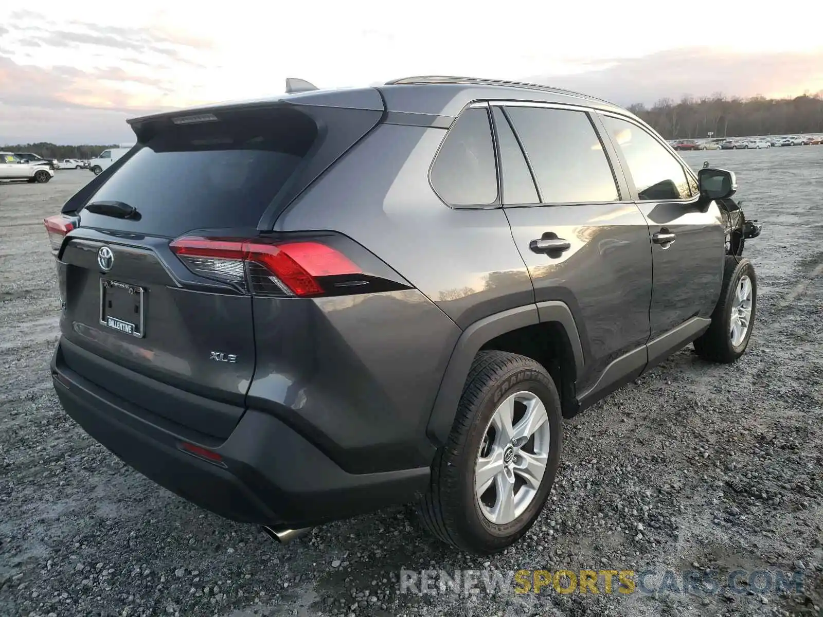 4 Photograph of a damaged car 2T3W1RFV6KC014547 TOYOTA RAV4 2019