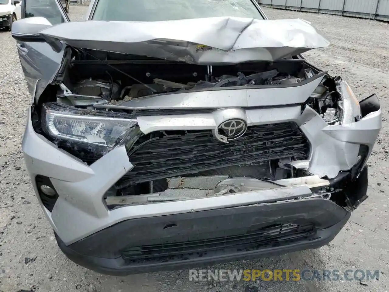 9 Photograph of a damaged car 2T3W1RFV6KC020008 TOYOTA RAV4 2019