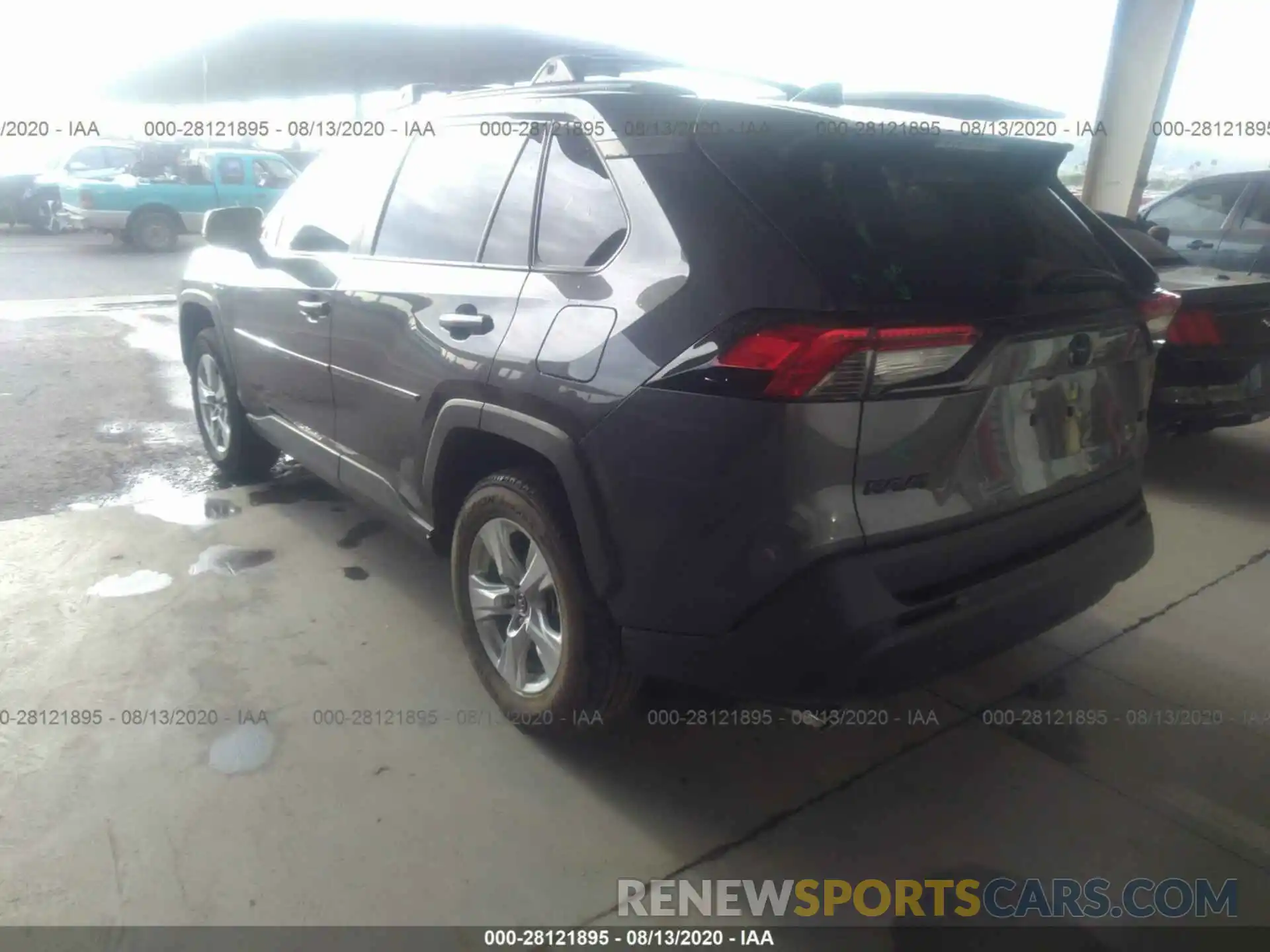 3 Фотография поврежденного автомобиля 2T3W1RFV6KC020137 TOYOTA RAV4 2019