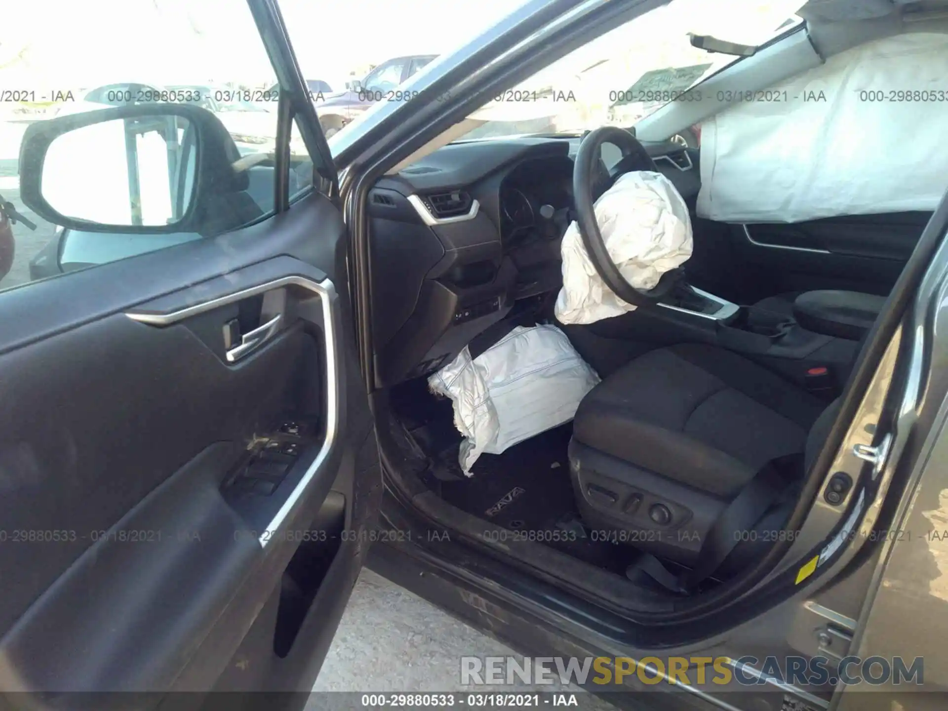 5 Photograph of a damaged car 2T3W1RFV6KC026746 TOYOTA RAV4 2019