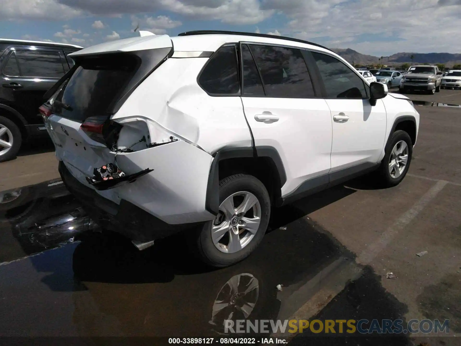 4 Photograph of a damaged car 2T3W1RFV6KC028111 TOYOTA RAV4 2019