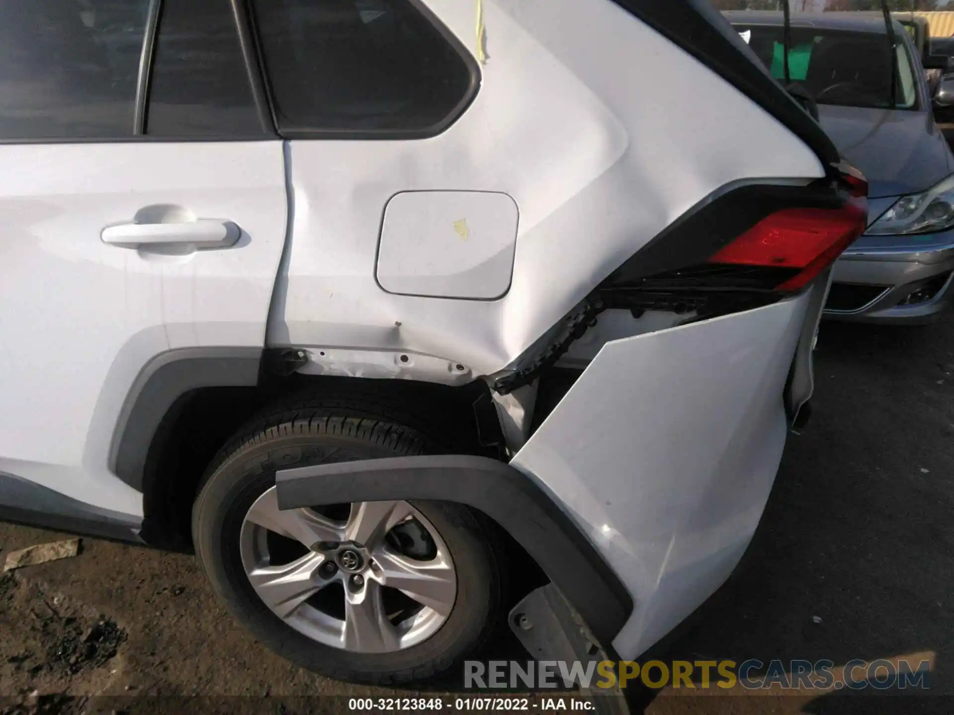 6 Photograph of a damaged car 2T3W1RFV6KC029078 TOYOTA RAV4 2019