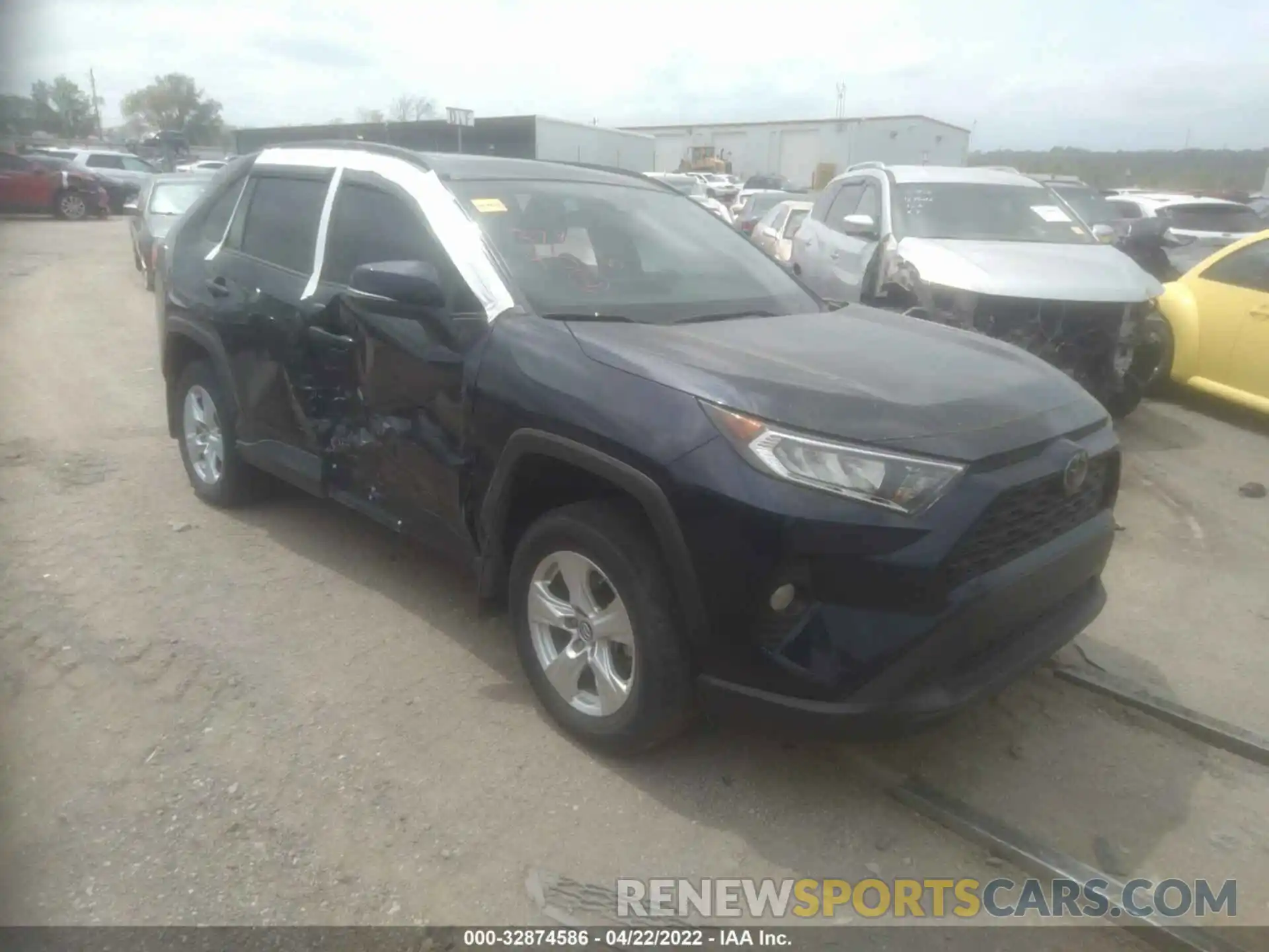 1 Photograph of a damaged car 2T3W1RFV6KC031008 TOYOTA RAV4 2019