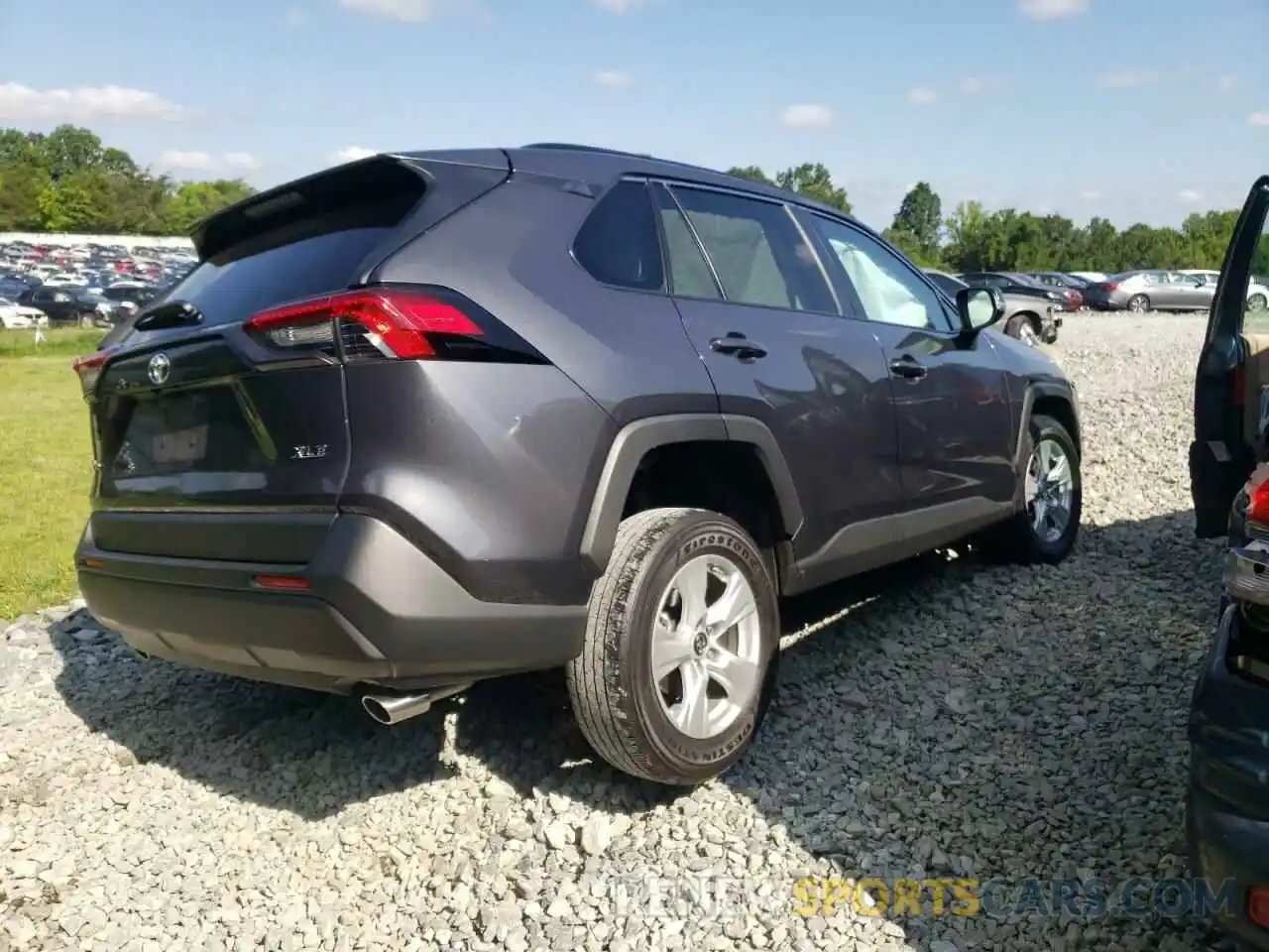 4 Фотография поврежденного автомобиля 2T3W1RFV6KW010657 TOYOTA RAV4 2019