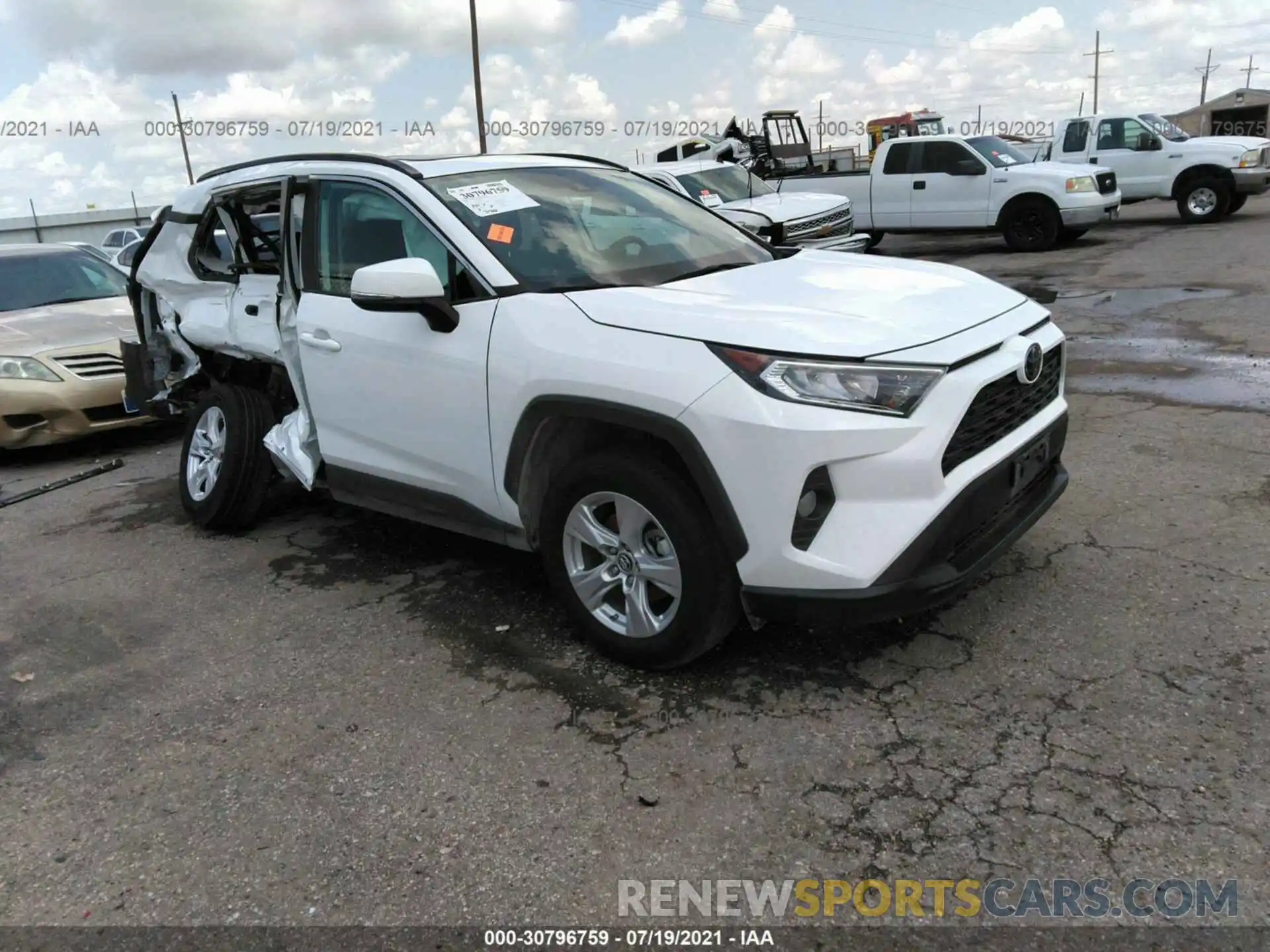 1 Photograph of a damaged car 2T3W1RFV6KW011503 TOYOTA RAV4 2019