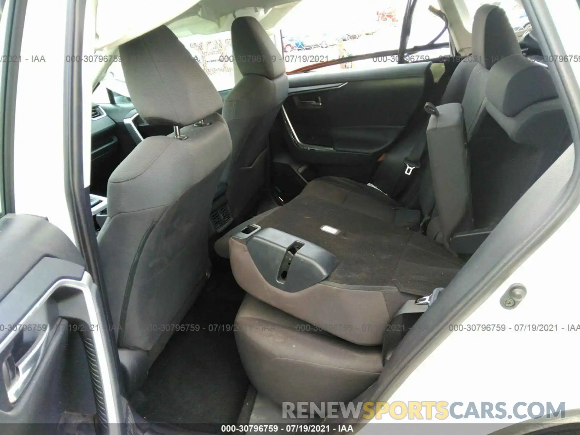 8 Photograph of a damaged car 2T3W1RFV6KW011503 TOYOTA RAV4 2019