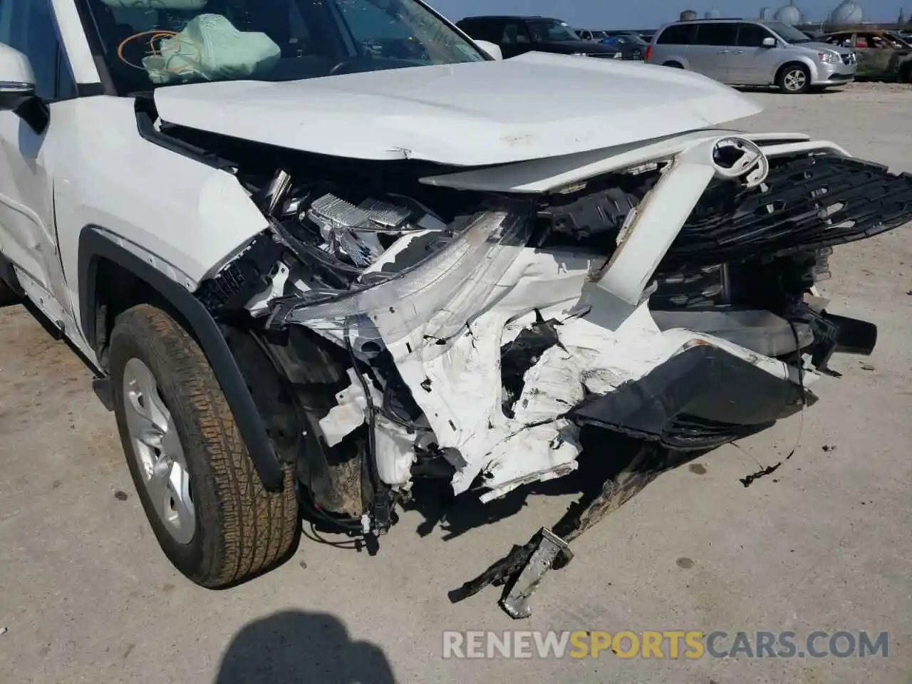 9 Photograph of a damaged car 2T3W1RFV6KW011789 TOYOTA RAV4 2019