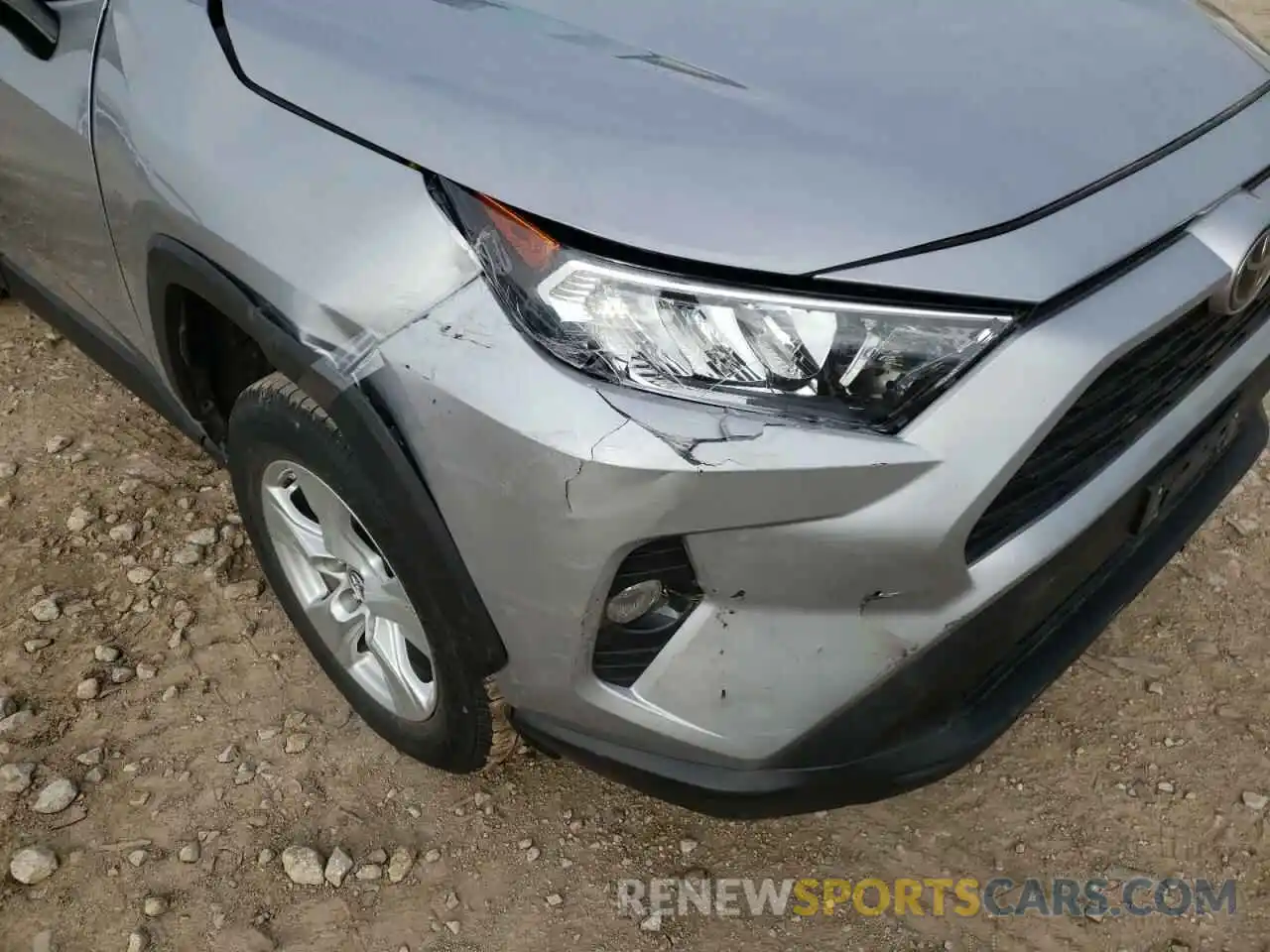 9 Photograph of a damaged car 2T3W1RFV6KW020881 TOYOTA RAV4 2019