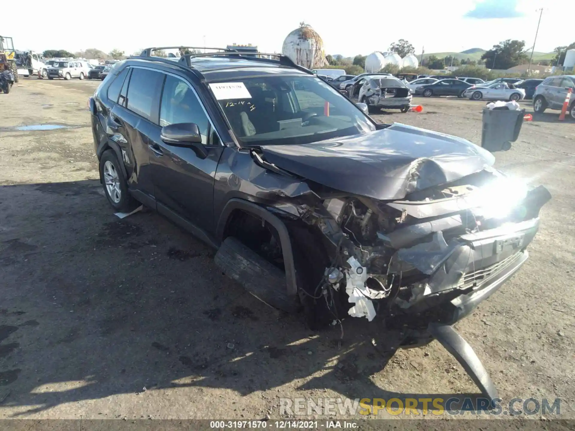 1 Photograph of a damaged car 2T3W1RFV6KW020959 TOYOTA RAV4 2019