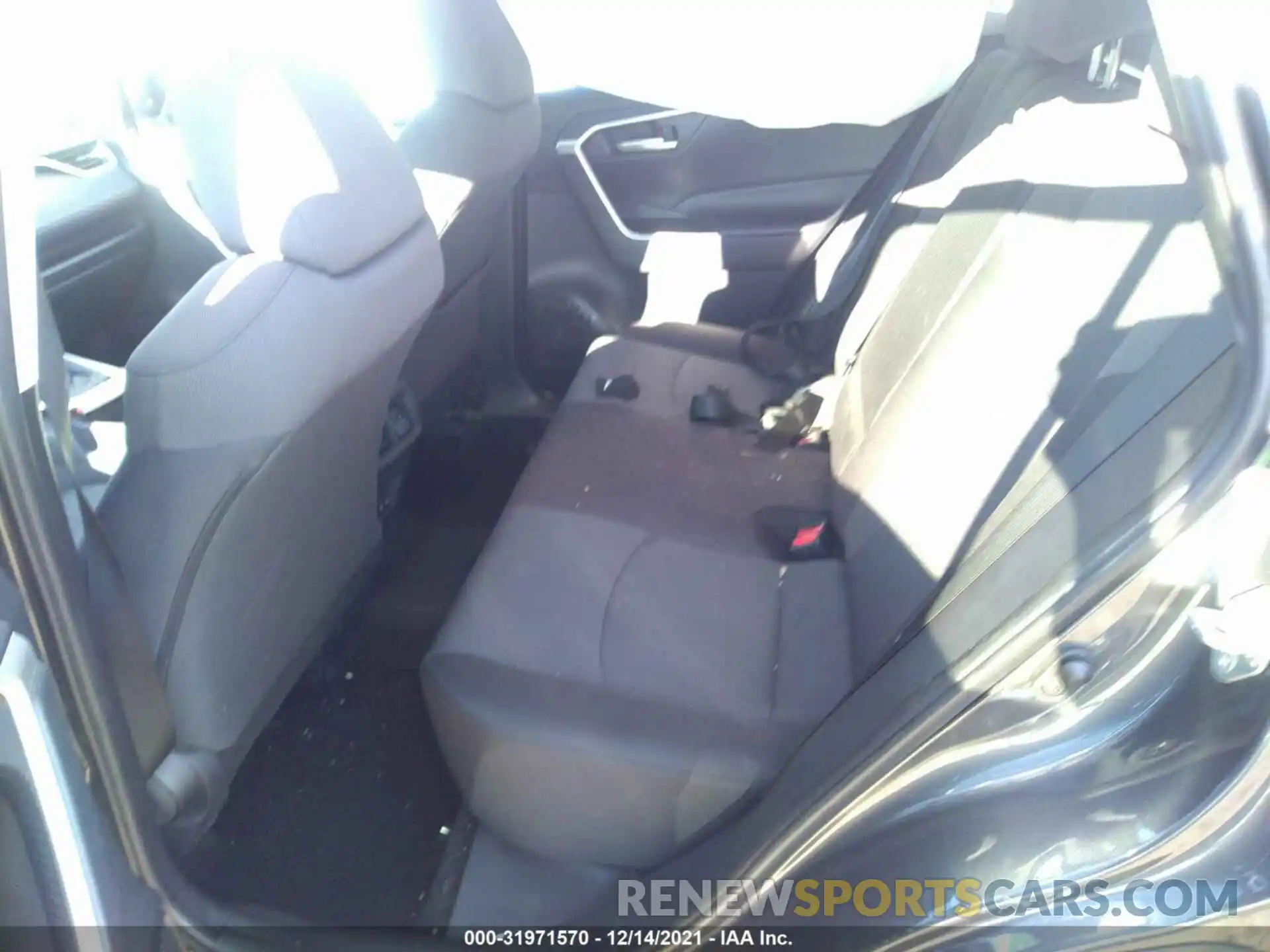 8 Photograph of a damaged car 2T3W1RFV6KW020959 TOYOTA RAV4 2019