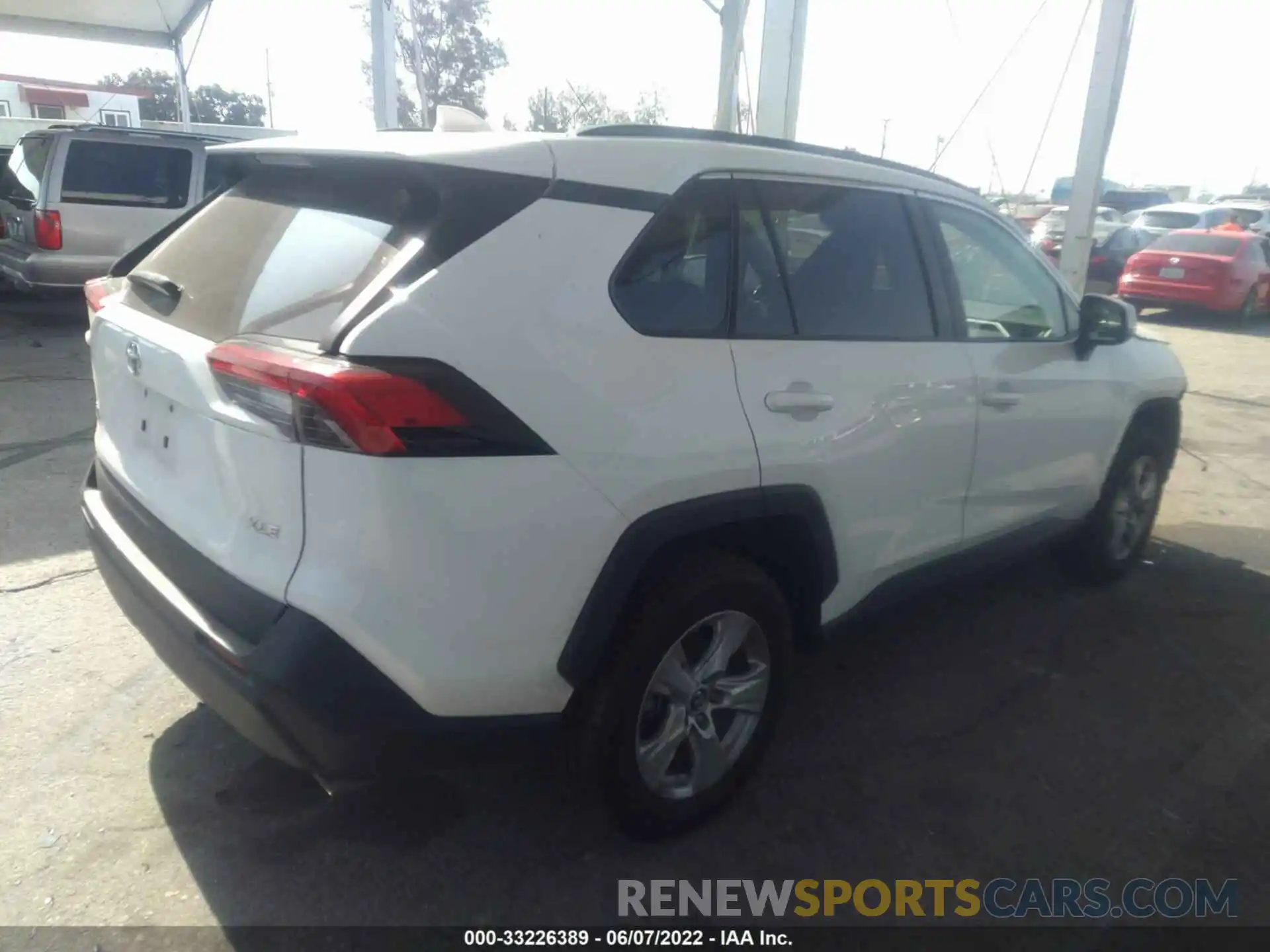 4 Photograph of a damaged car 2T3W1RFV6KW021058 TOYOTA RAV4 2019