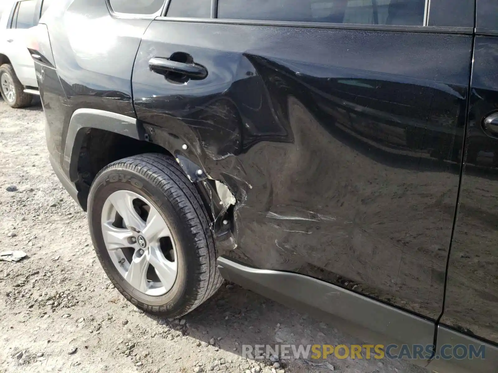 9 Photograph of a damaged car 2T3W1RFV6KW021268 TOYOTA RAV4 2019