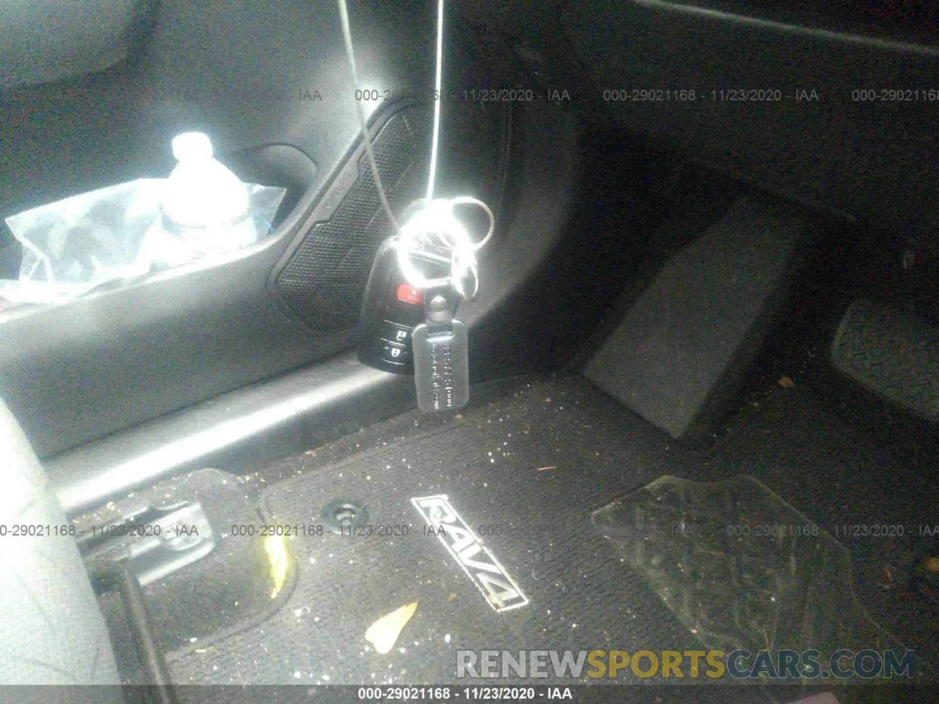 11 Photograph of a damaged car 2T3W1RFV6KW030701 TOYOTA RAV4 2019