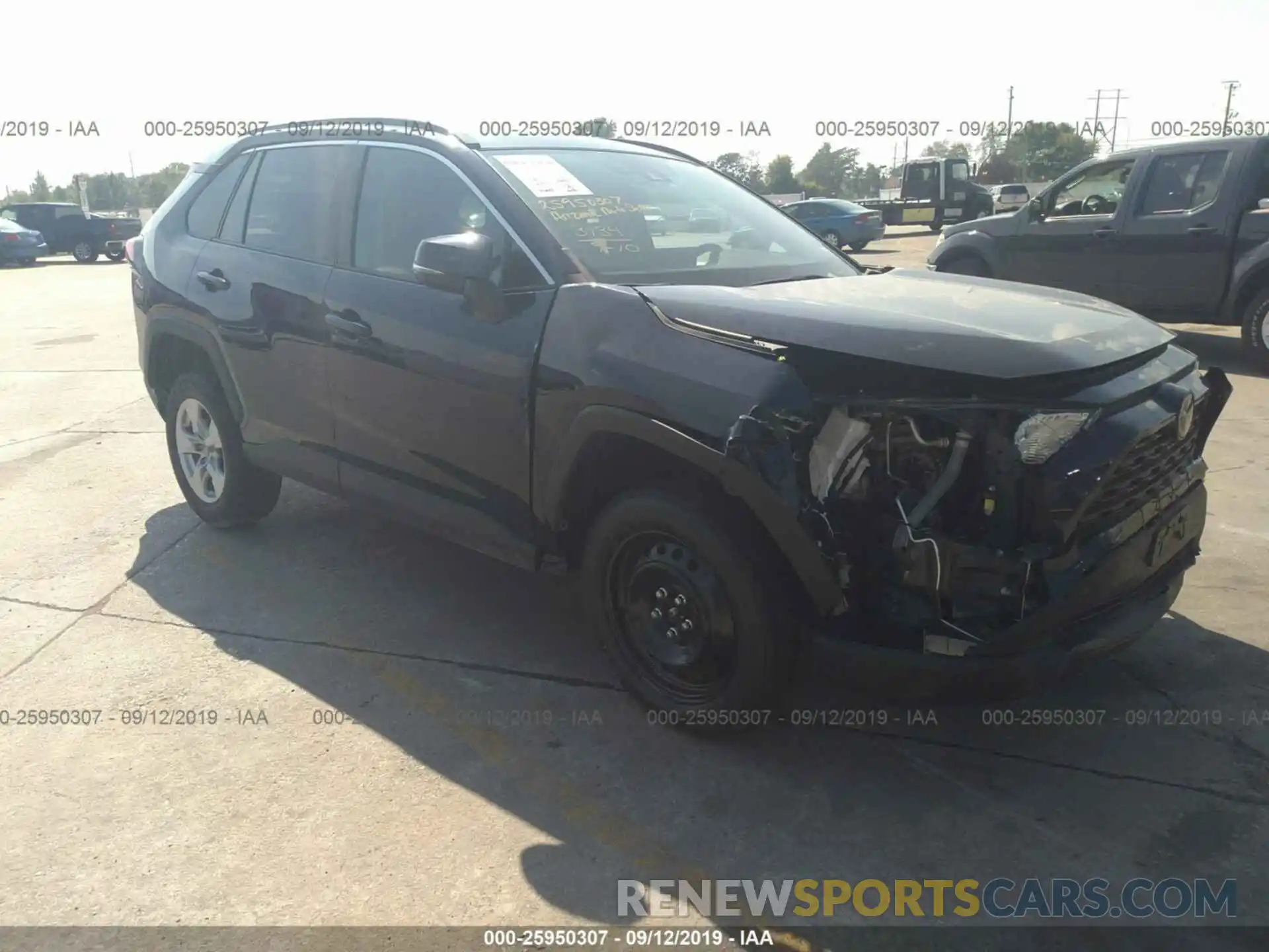 1 Photograph of a damaged car 2T3W1RFV6KW033033 TOYOTA RAV4 2019