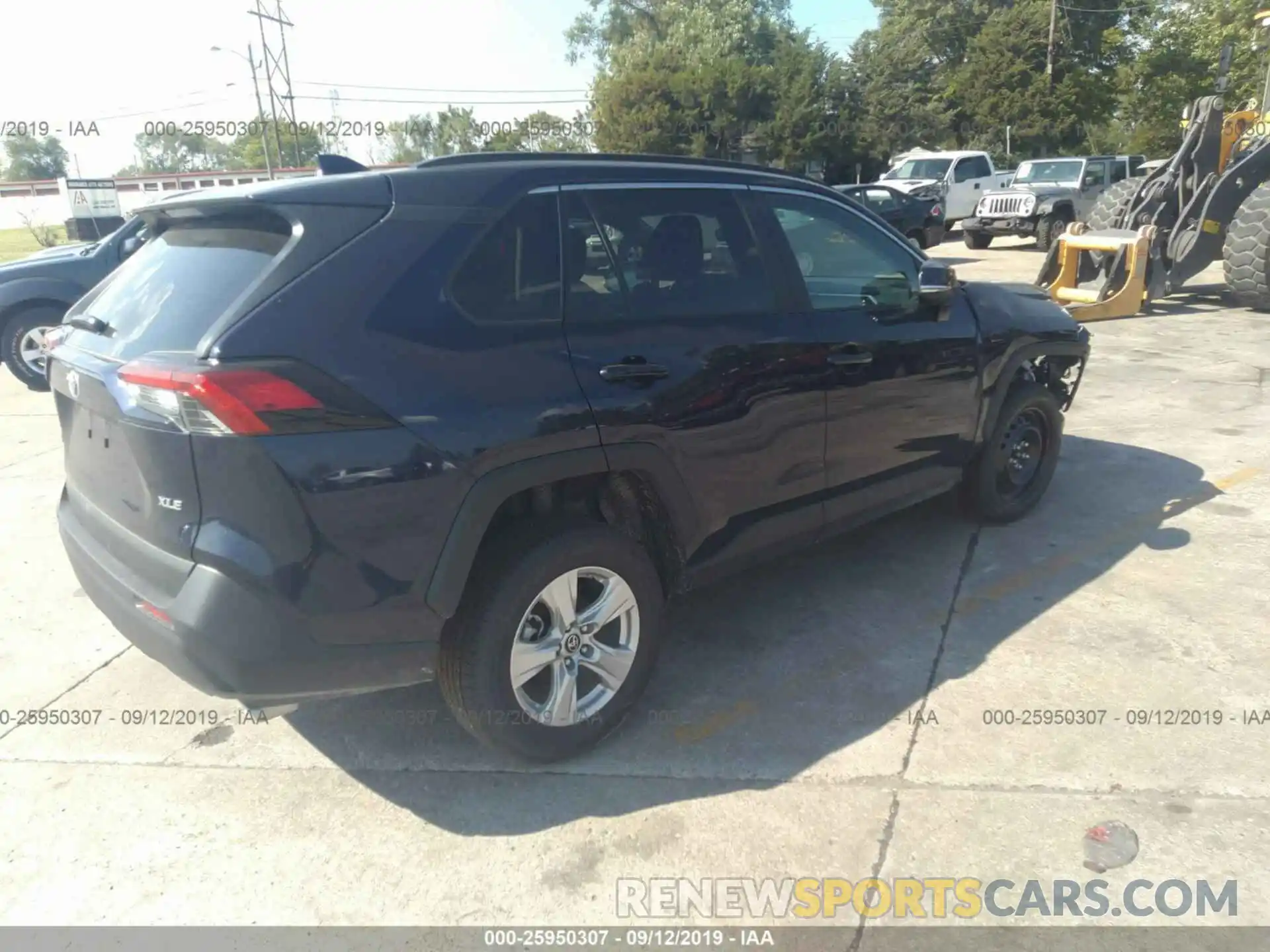 4 Photograph of a damaged car 2T3W1RFV6KW033033 TOYOTA RAV4 2019