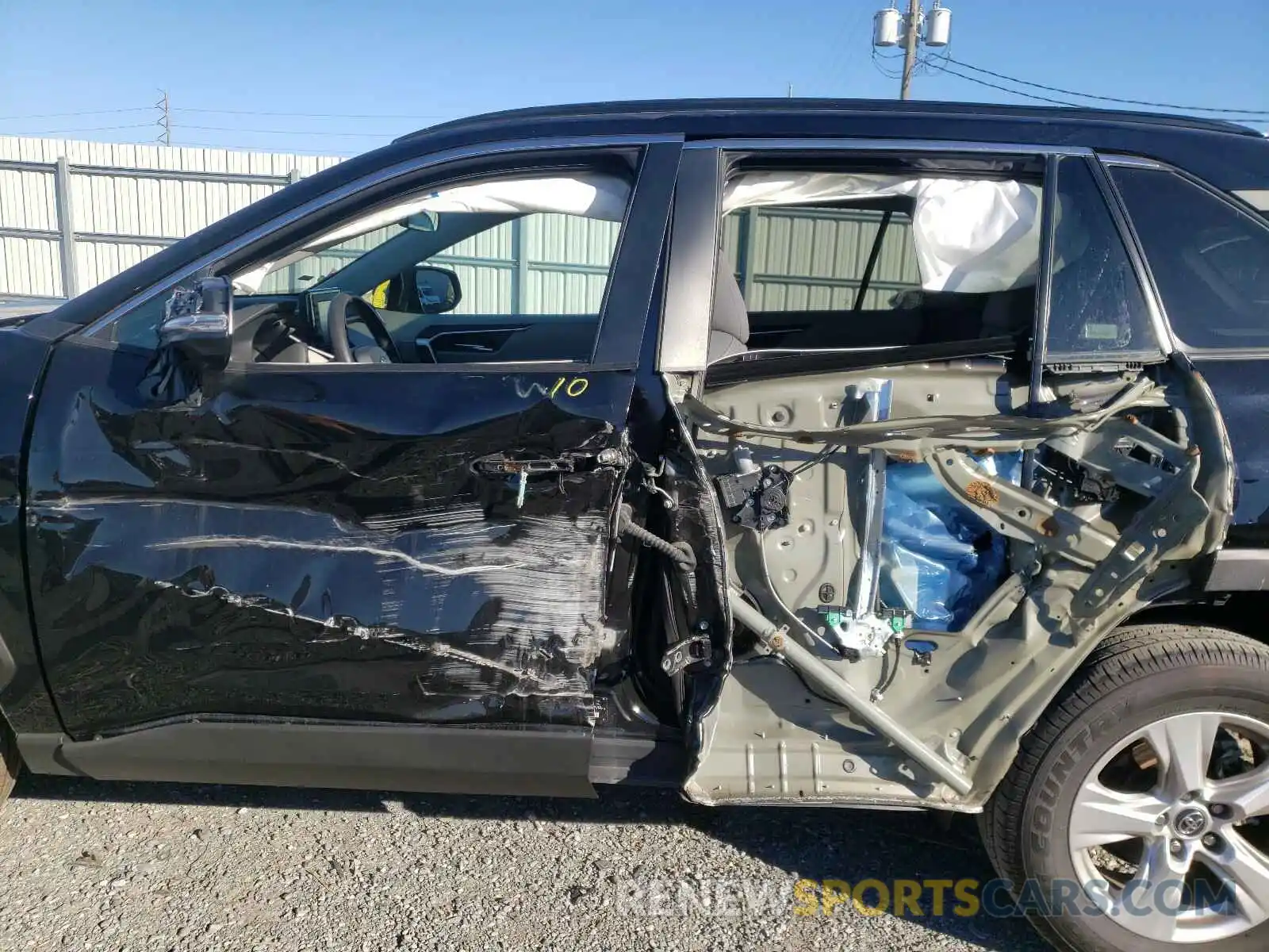 10 Фотография поврежденного автомобиля 2T3W1RFV6KW035476 TOYOTA RAV4 2019