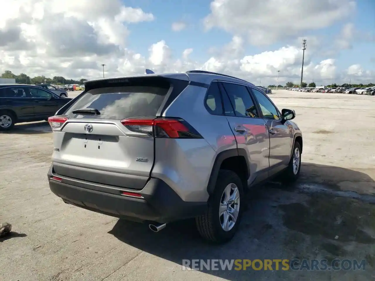 4 Photograph of a damaged car 2T3W1RFV6KW053816 TOYOTA RAV4 2019