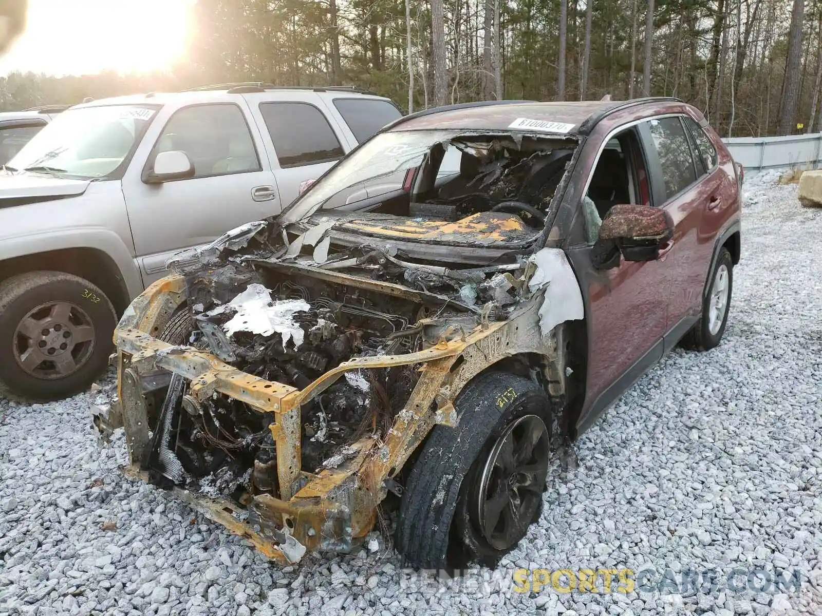 2 Photograph of a damaged car 2T3W1RFV6KW055310 TOYOTA RAV4 2019