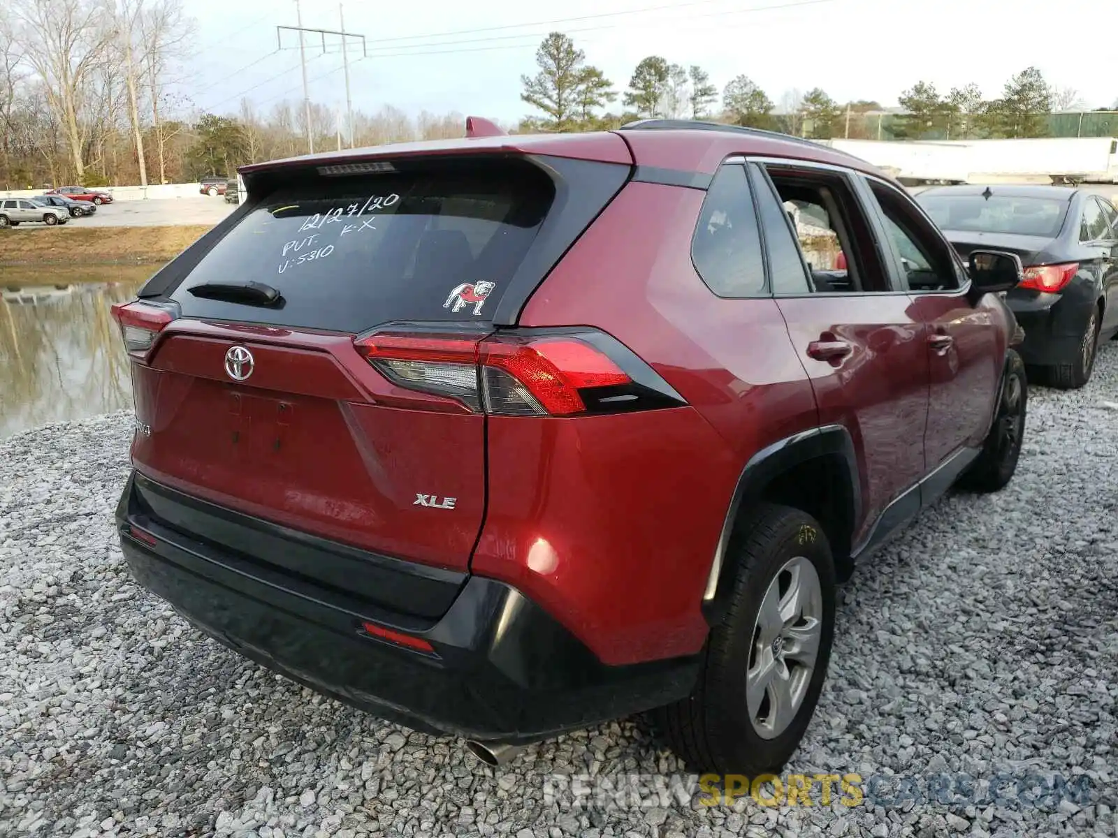 4 Photograph of a damaged car 2T3W1RFV6KW055310 TOYOTA RAV4 2019