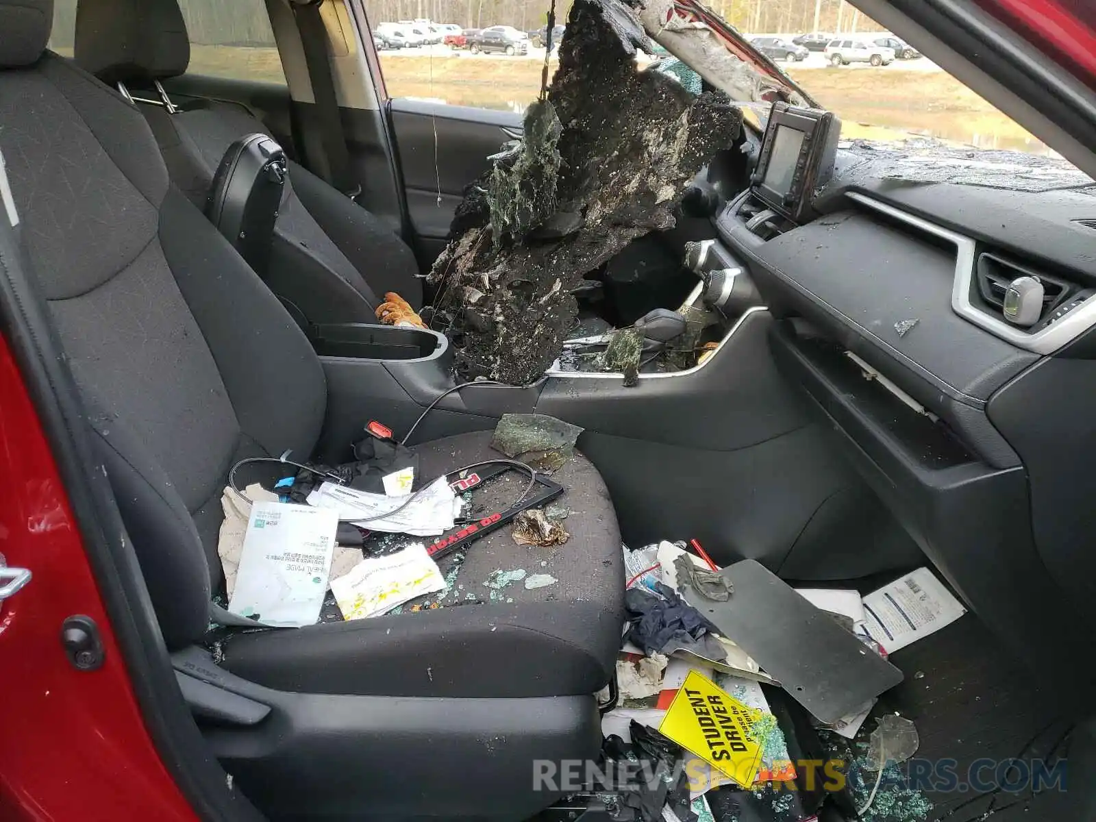 5 Photograph of a damaged car 2T3W1RFV6KW055310 TOYOTA RAV4 2019