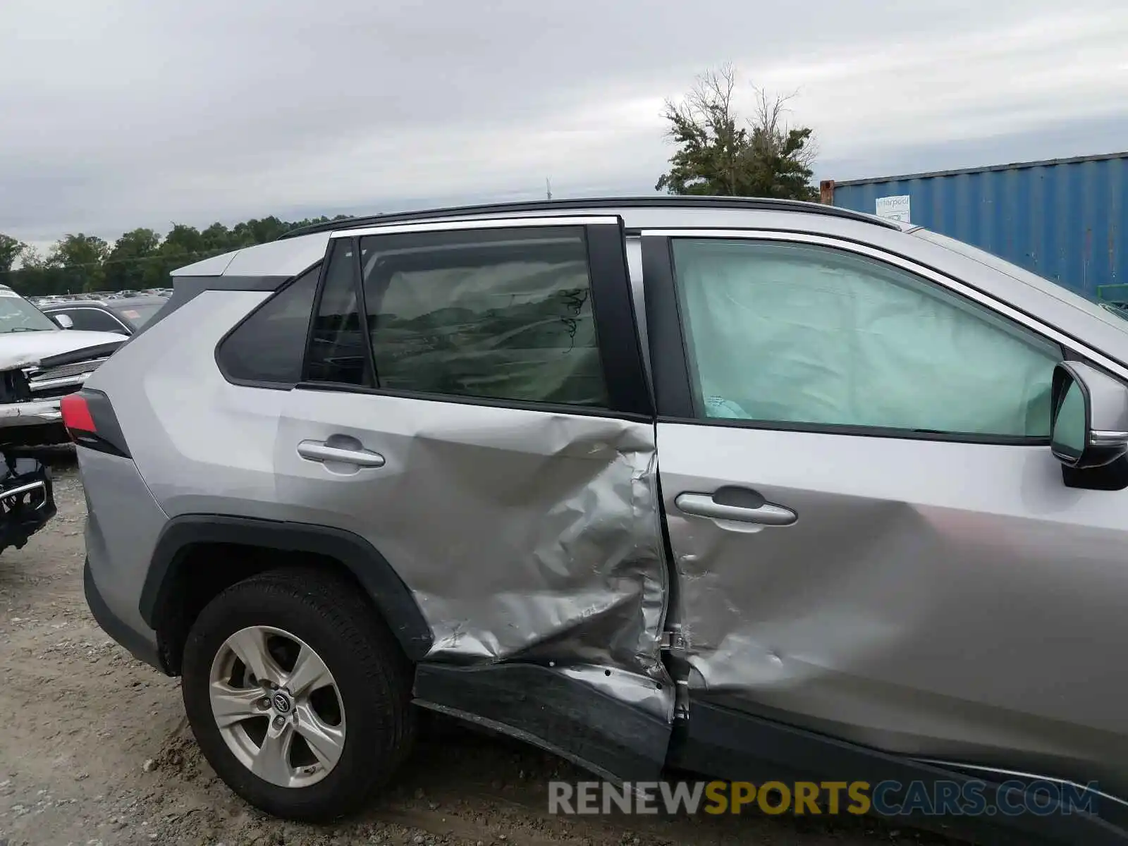 9 Photograph of a damaged car 2T3W1RFV7KC005226 TOYOTA RAV4 2019