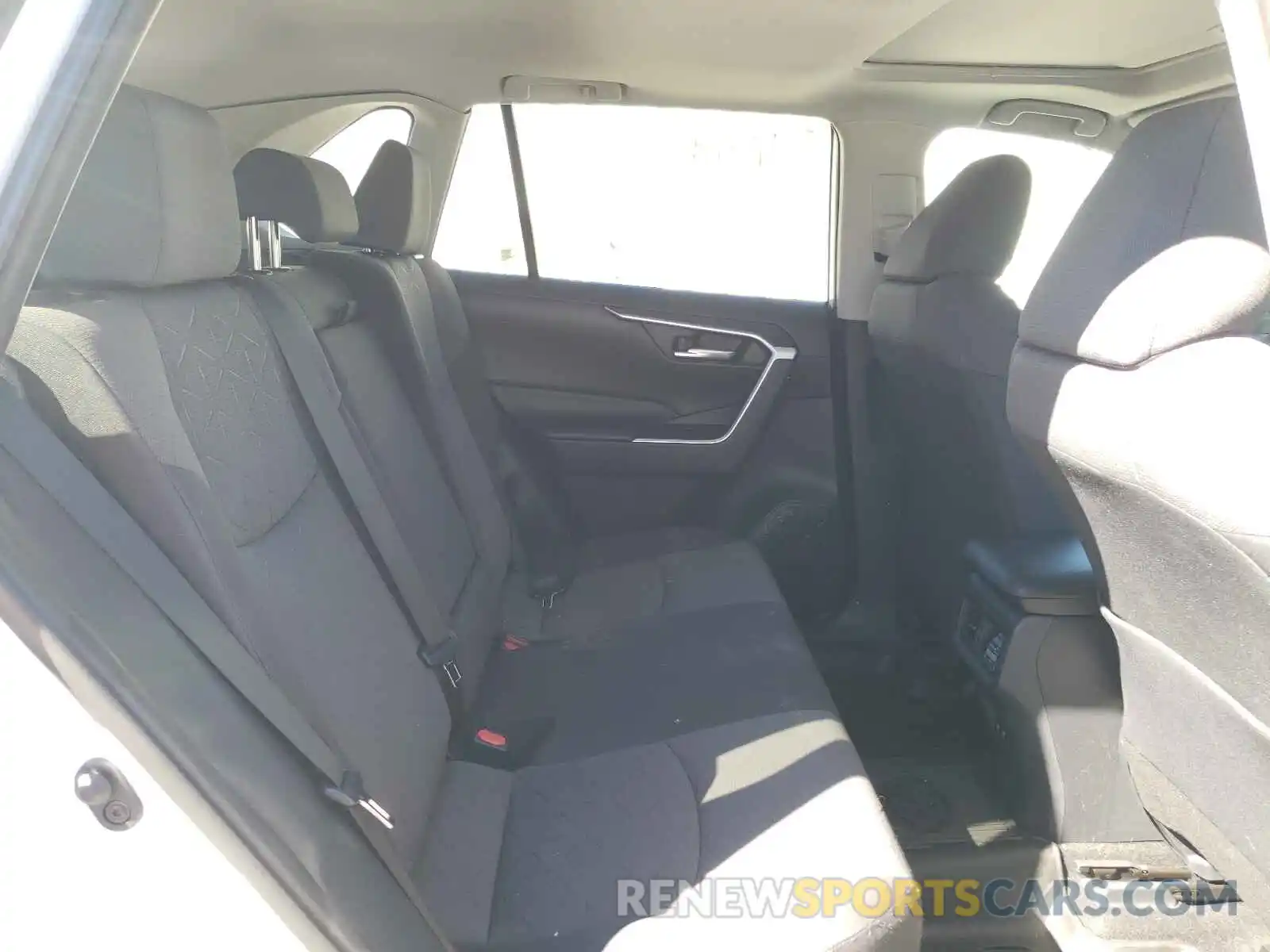 6 Фотография поврежденного автомобиля 2T3W1RFV7KC005324 TOYOTA RAV4 2019