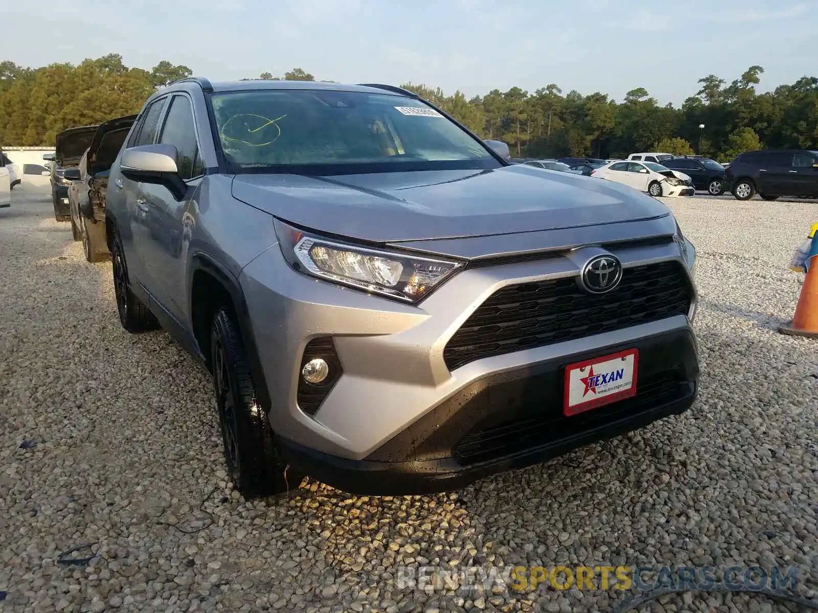 1 Фотография поврежденного автомобиля 2T3W1RFV7KC009650 TOYOTA RAV4 2019