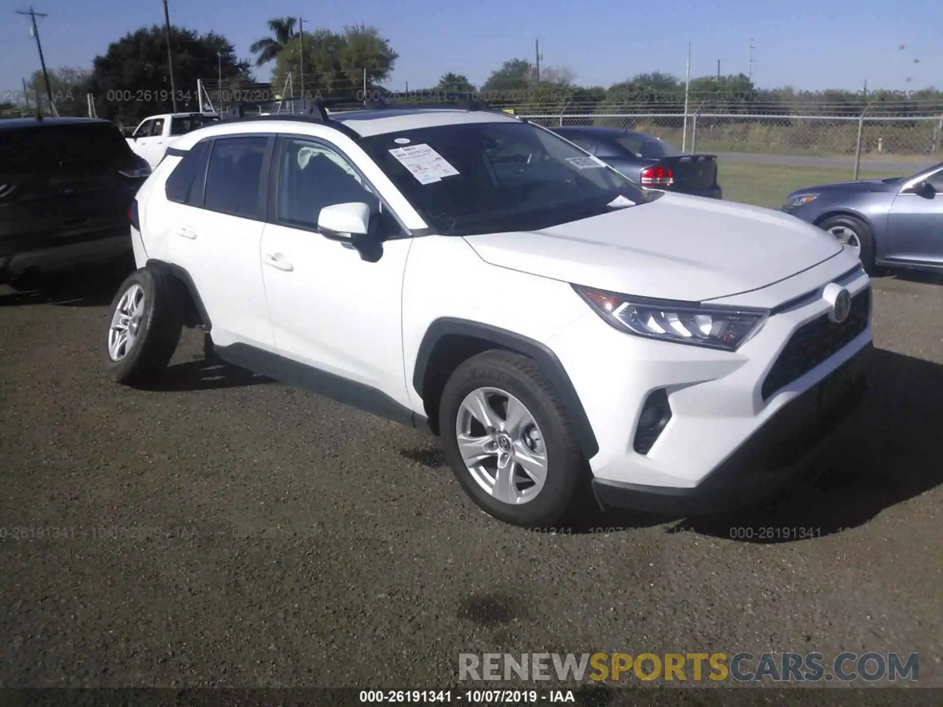 1 Photograph of a damaged car 2T3W1RFV7KC016100 TOYOTA RAV4 2019