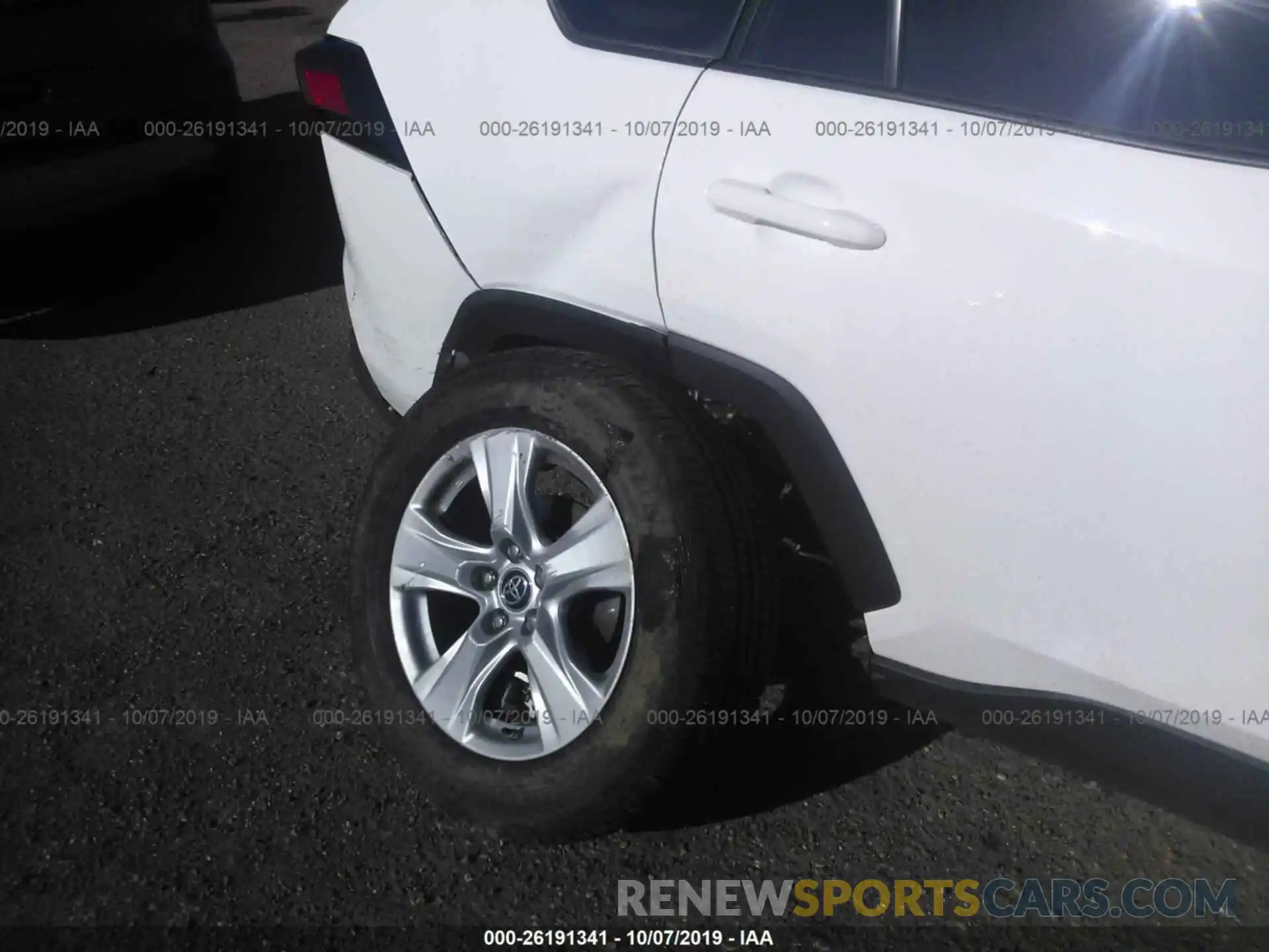 6 Photograph of a damaged car 2T3W1RFV7KC016100 TOYOTA RAV4 2019